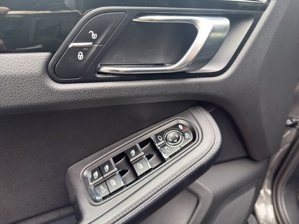 PORSCHE Macan 2.0-image-16