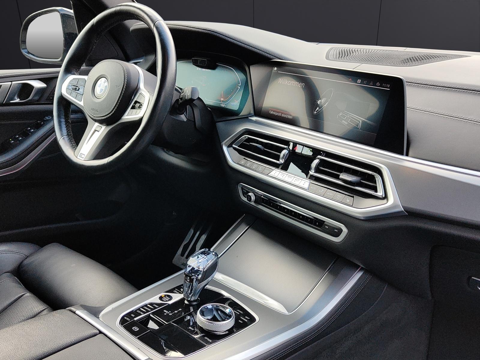 BMW X5 M50i xDrive-image-16