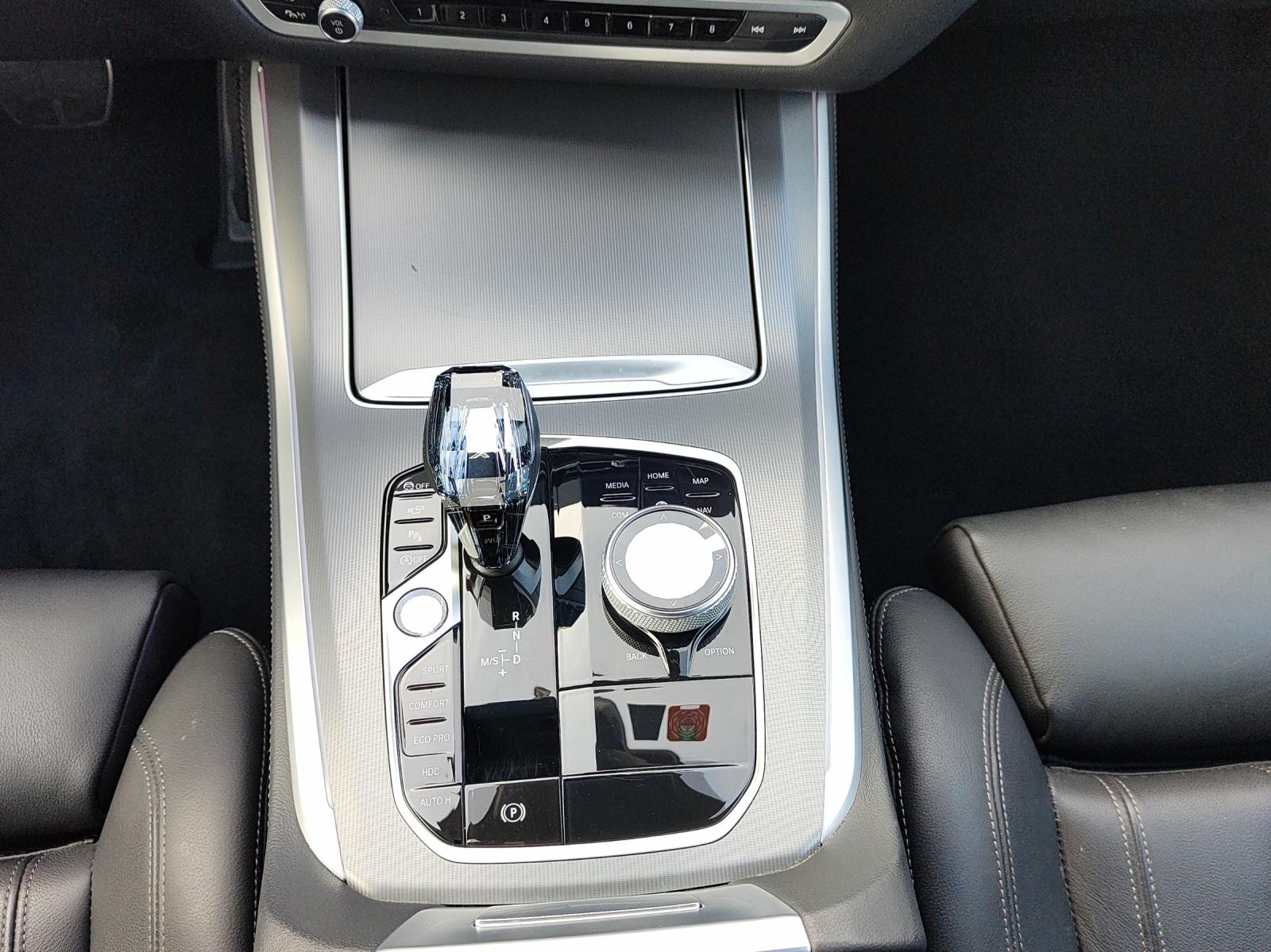 BMW X5 M50i xDrive-image-9