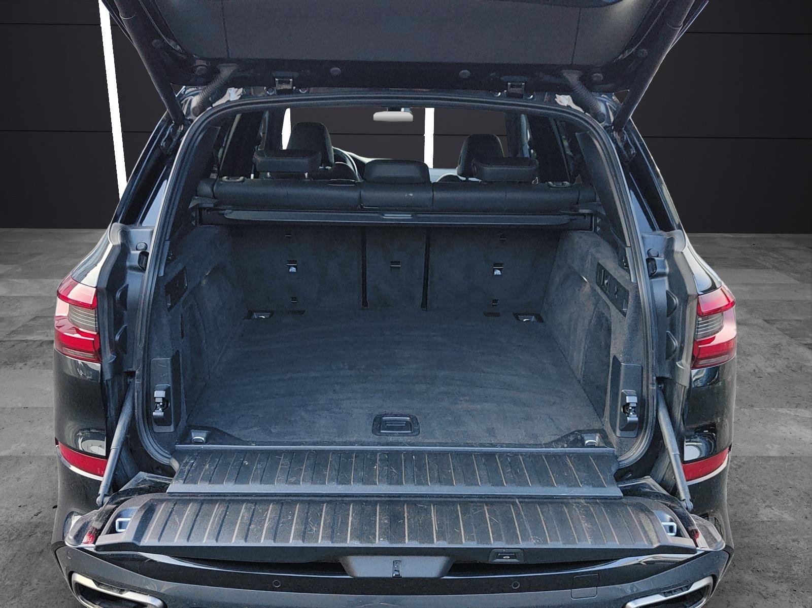 BMW X5 M50i xDrive-image-13