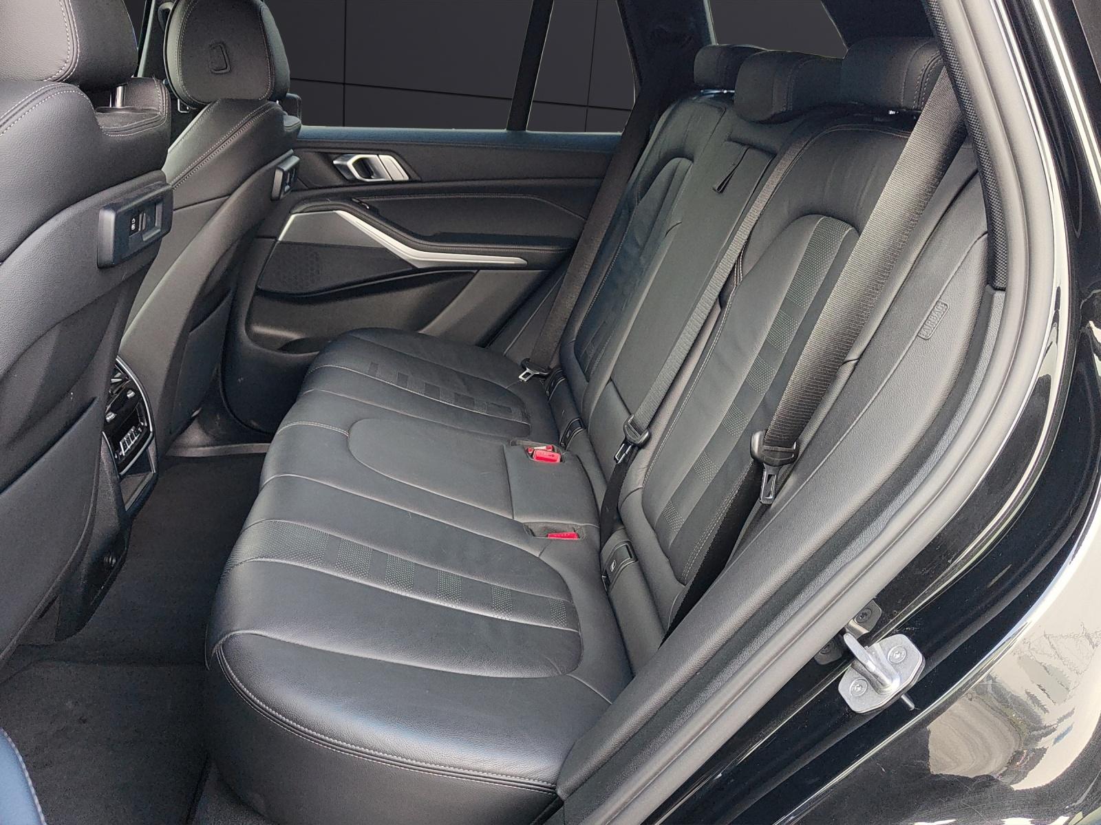 BMW X5 M50i xDrive-image-14