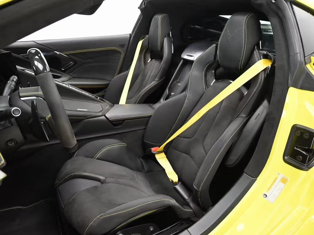 CHEVROLET CORVETTE C8 Z06 5.5L V8 🚀 Coupé US 3LZ Z07 Performance Pack GT2 Seats Accelerate Yellow GRATIS SERVICE 1'499.-- pro Monat-image-13
