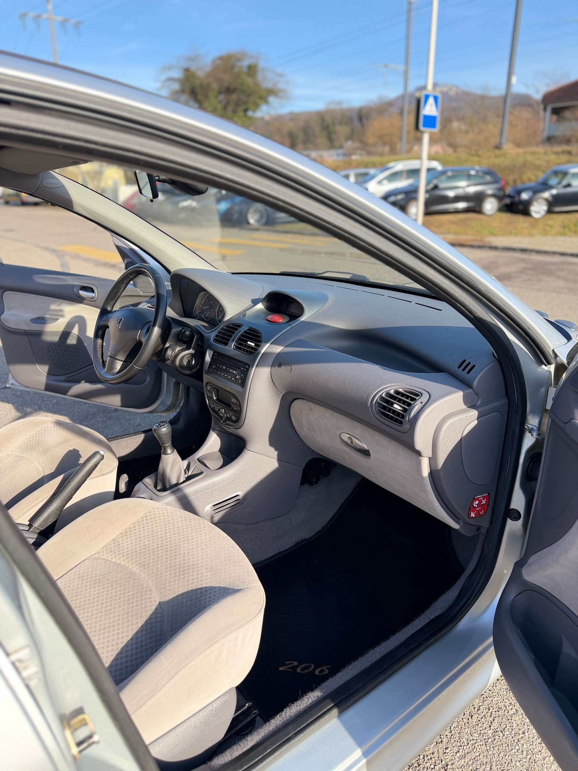 PEUGEOT 206 1.6 16V (XT) Premium-image-11
