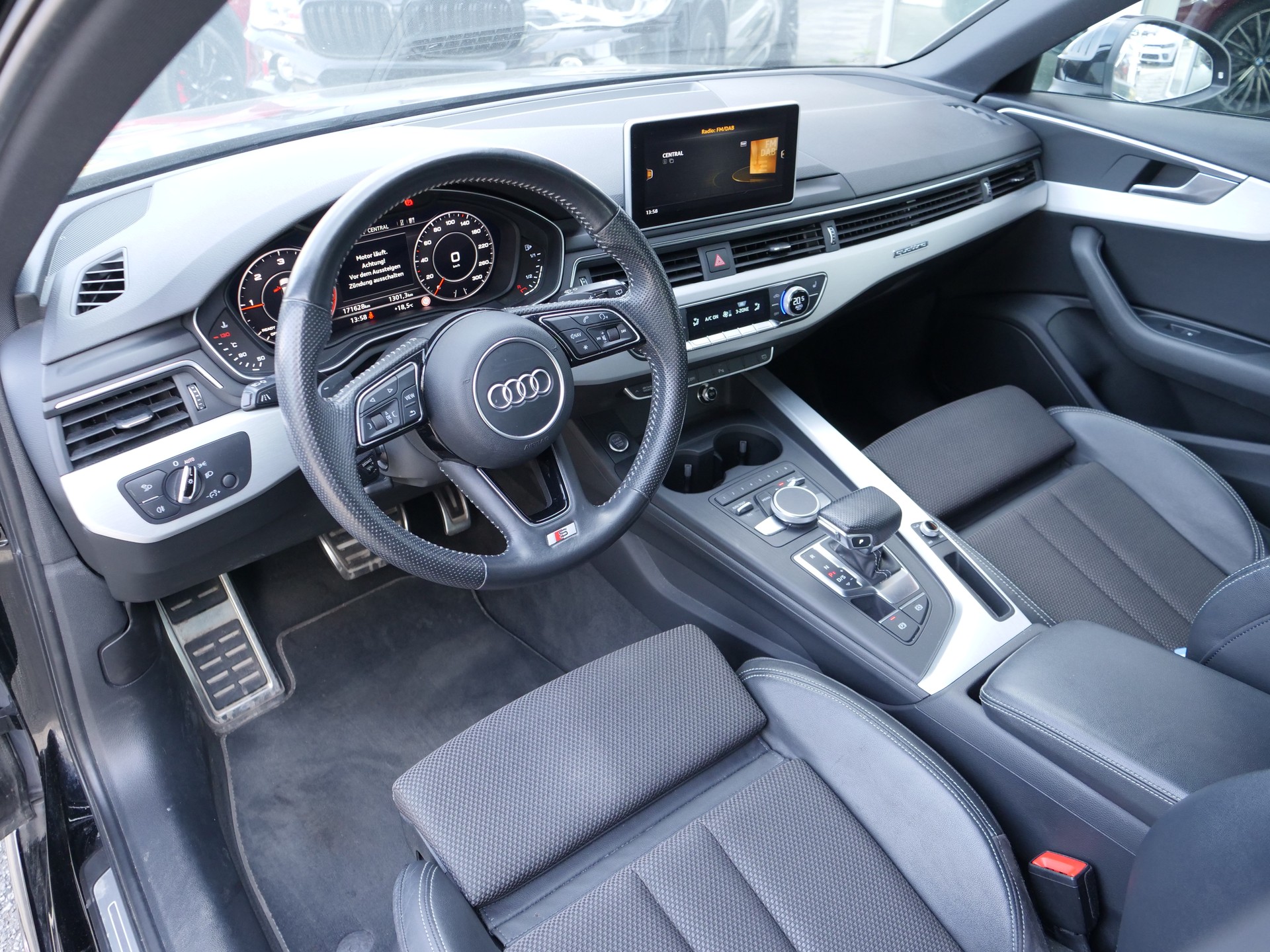 AUDI A4 Avant 2.0 TDI S-Line Quattro S-Tronic-image-6
