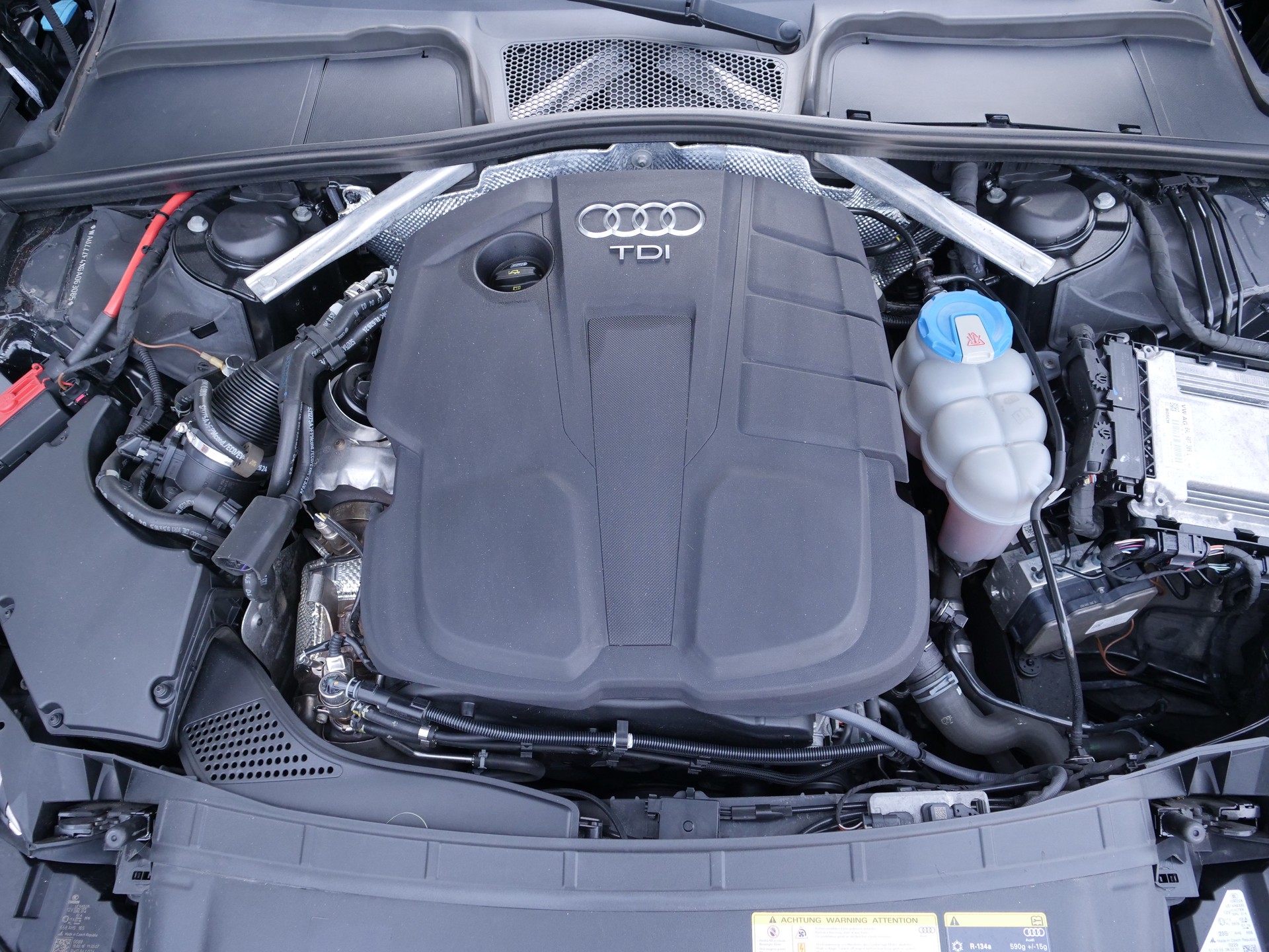 AUDI A4 Avant 2.0 TDI S-Line Quattro S-Tronic-image-17