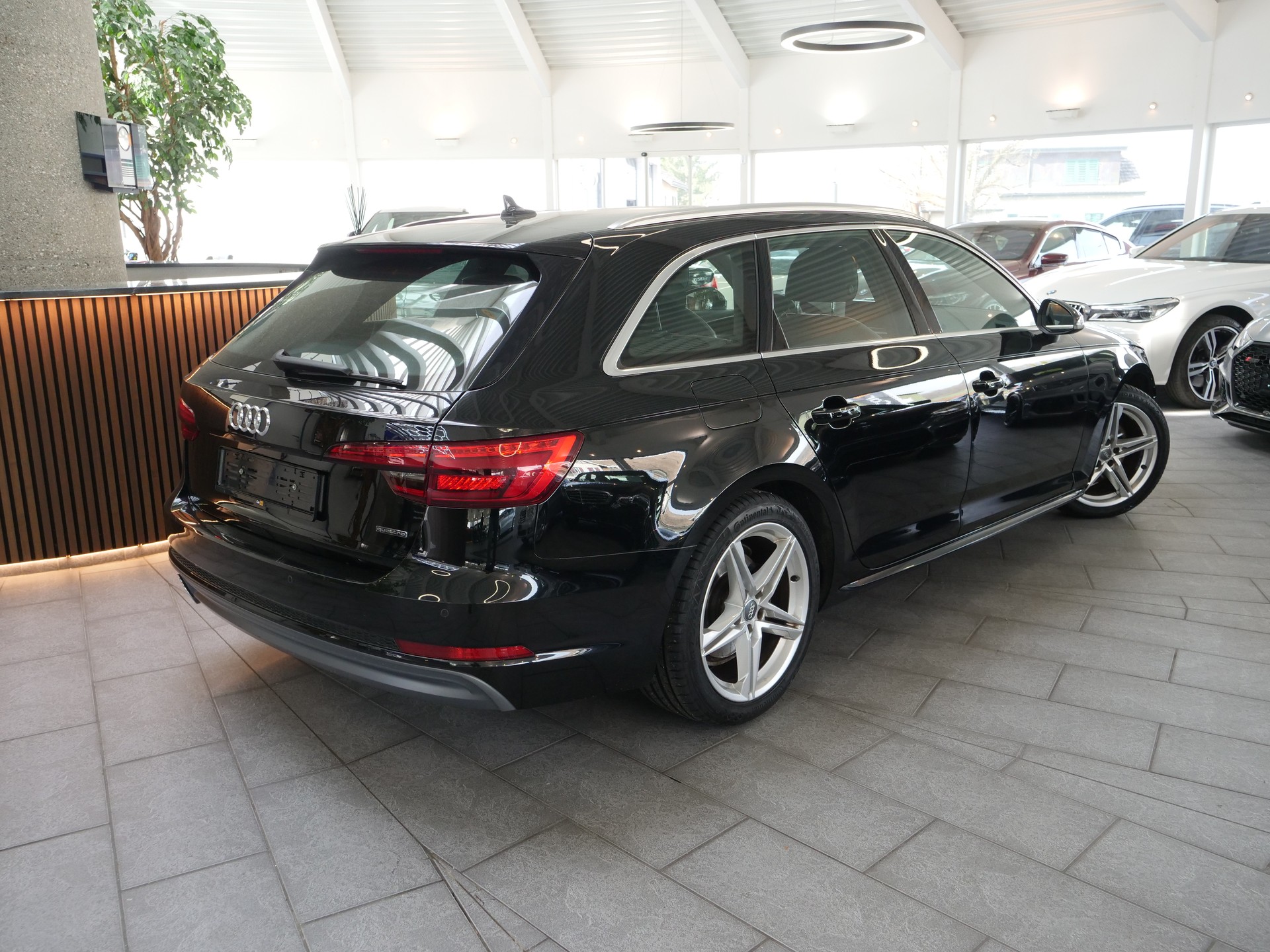 AUDI A4 Avant 2.0 TDI S-Line Quattro S-Tronic-image-1