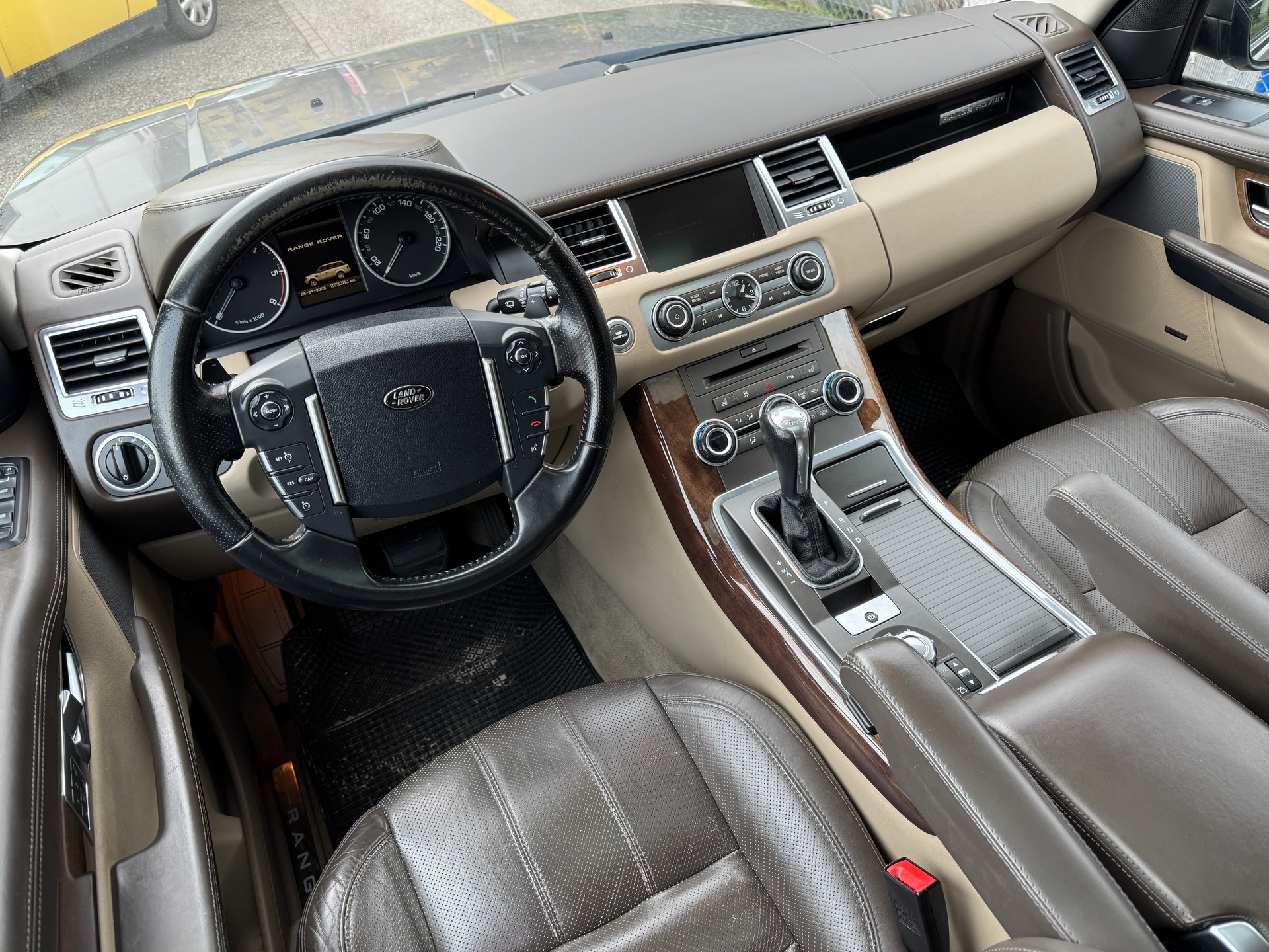 LAND ROVER Range Rover Sport 3.0 TDV6 HSE Automatic-image-10