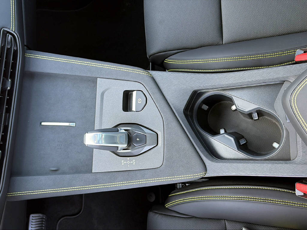LYNK & CO 01 1.5 PHEV More-image-21