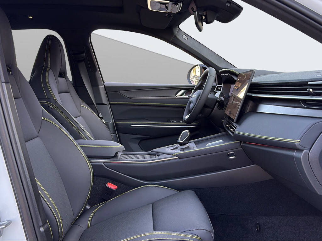 LYNK & CO 01 1.5 PHEV More-image-14