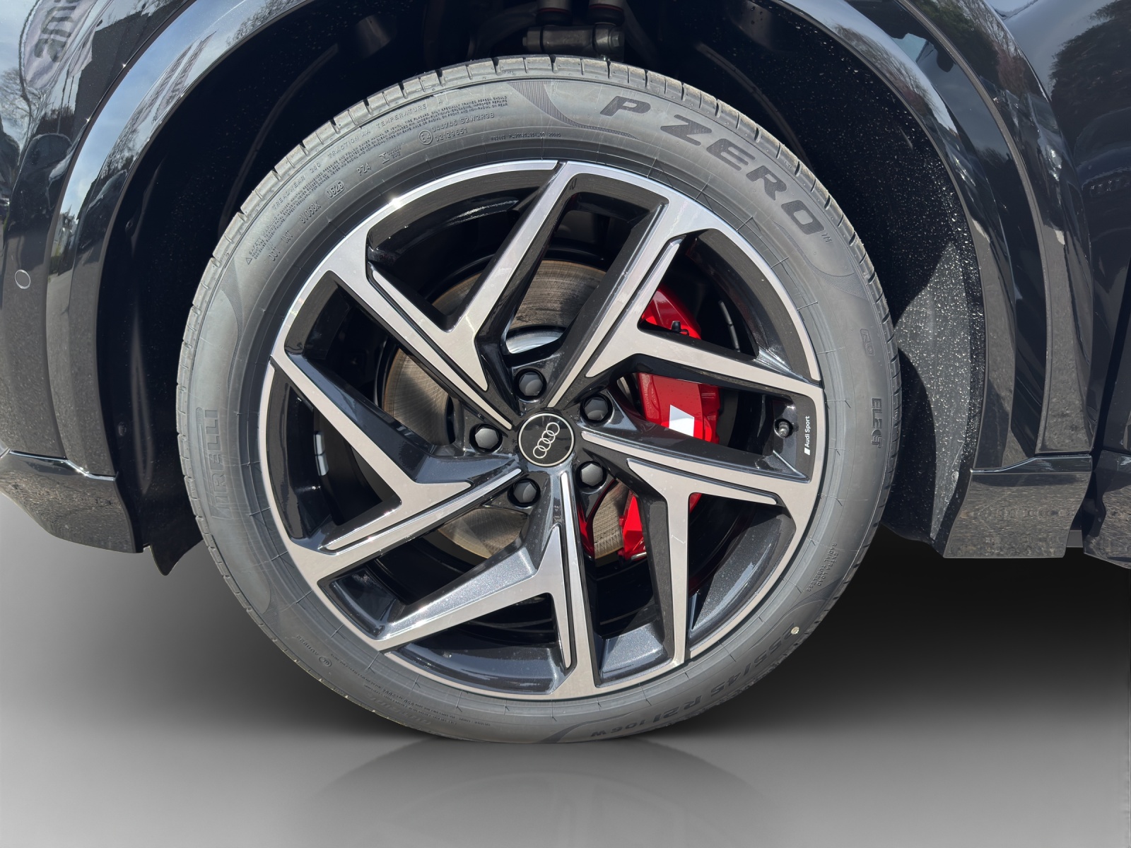 AUDI SQ6 e-tron quattro-image-15