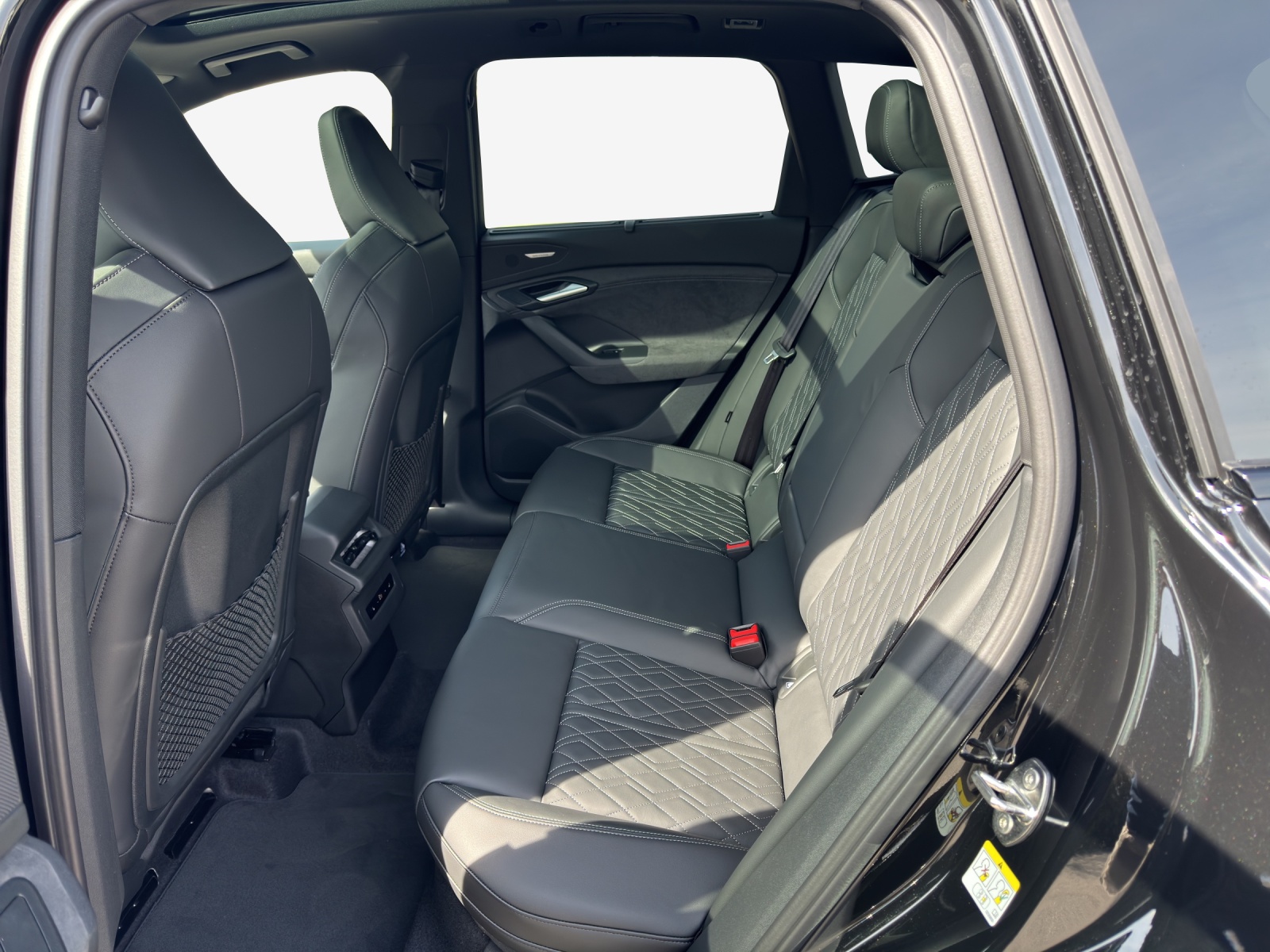 AUDI SQ6 e-tron quattro-image-11