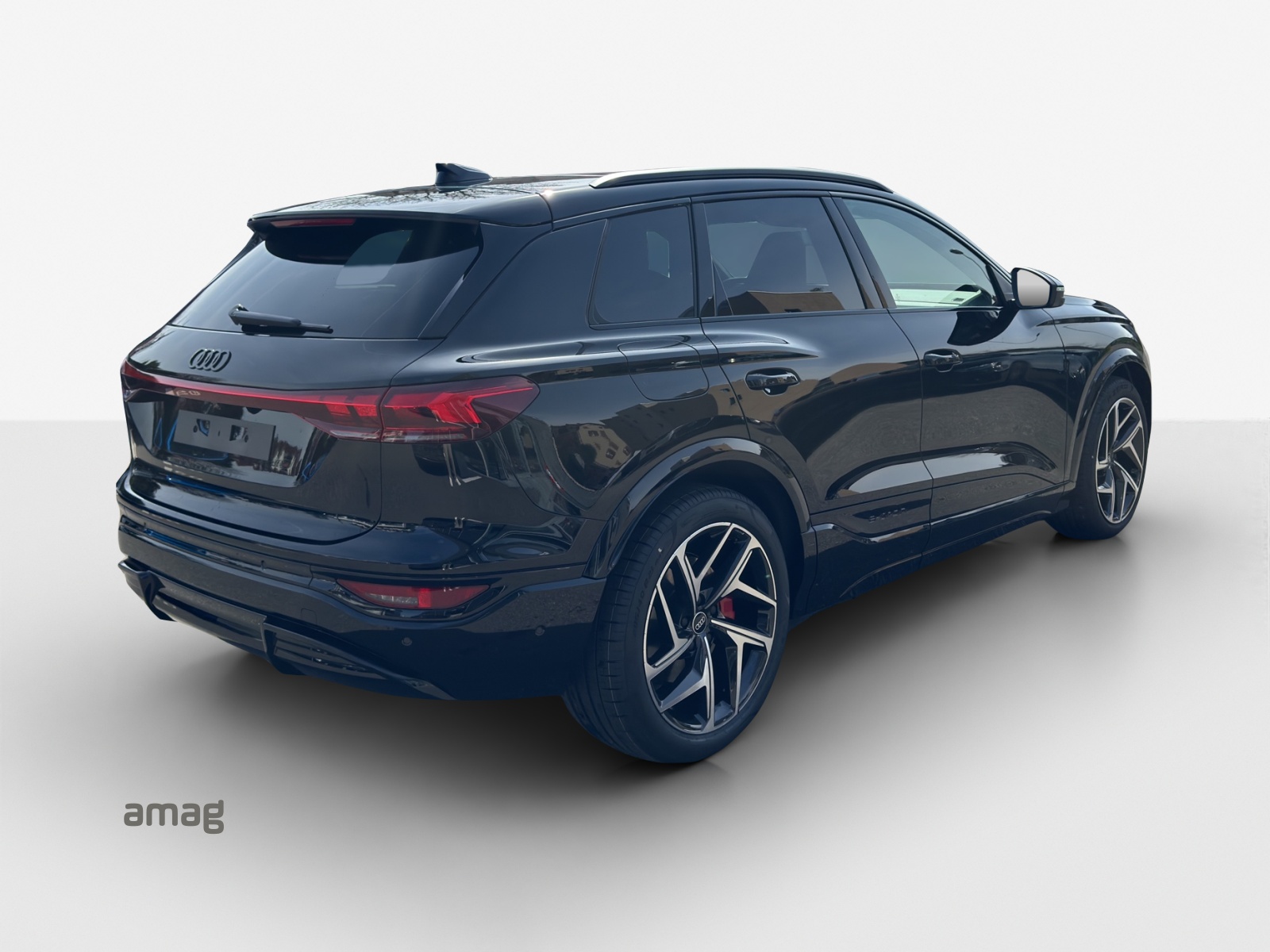 AUDI SQ6 e-tron quattro-image-4