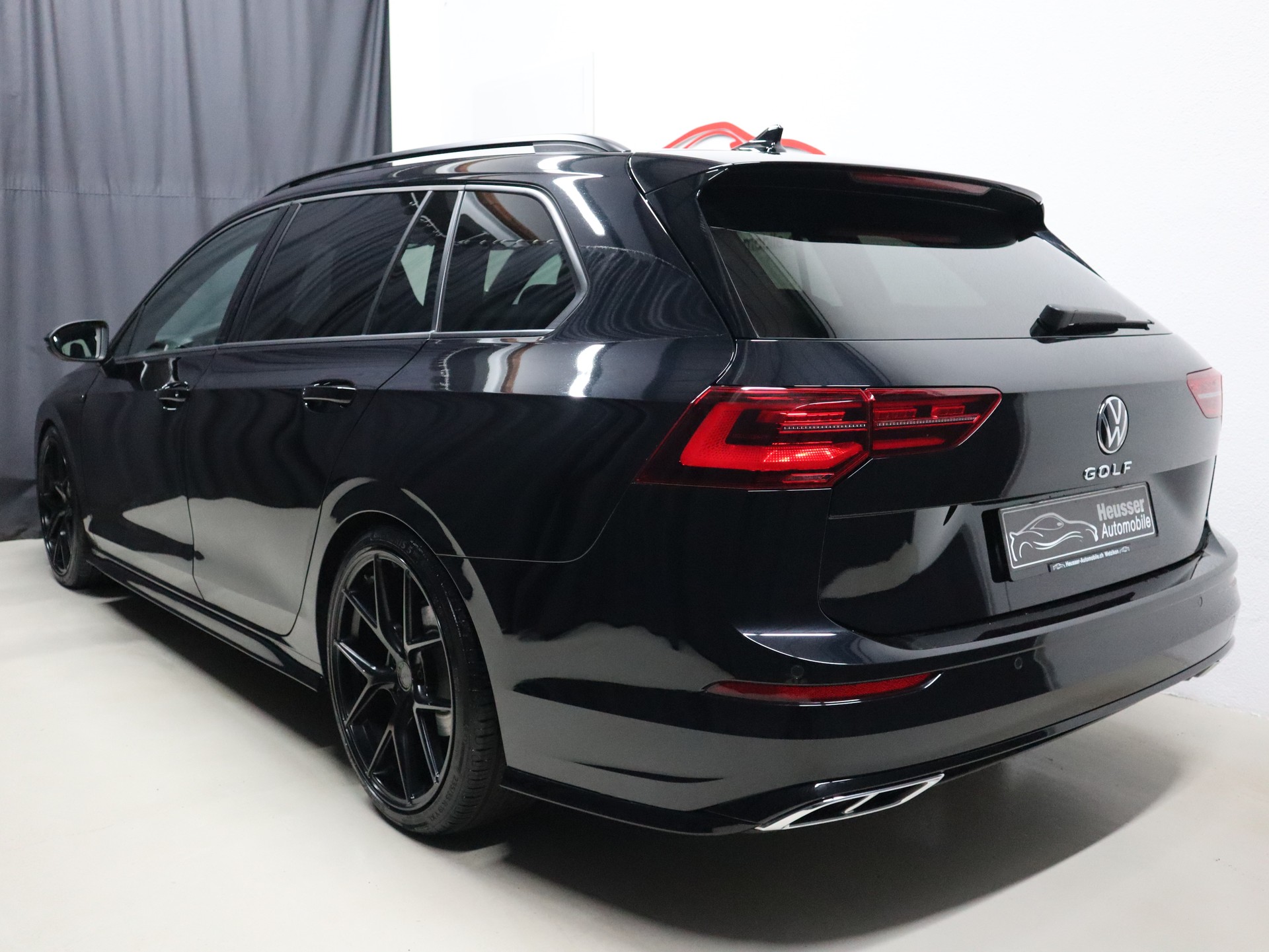 VW Golf Variant 2.0 TDI R-Line DSG - Black Style - IQ Light - Navi - Leder/Alcantara - Sportsitze - Ambiente - 150 PS-image-4