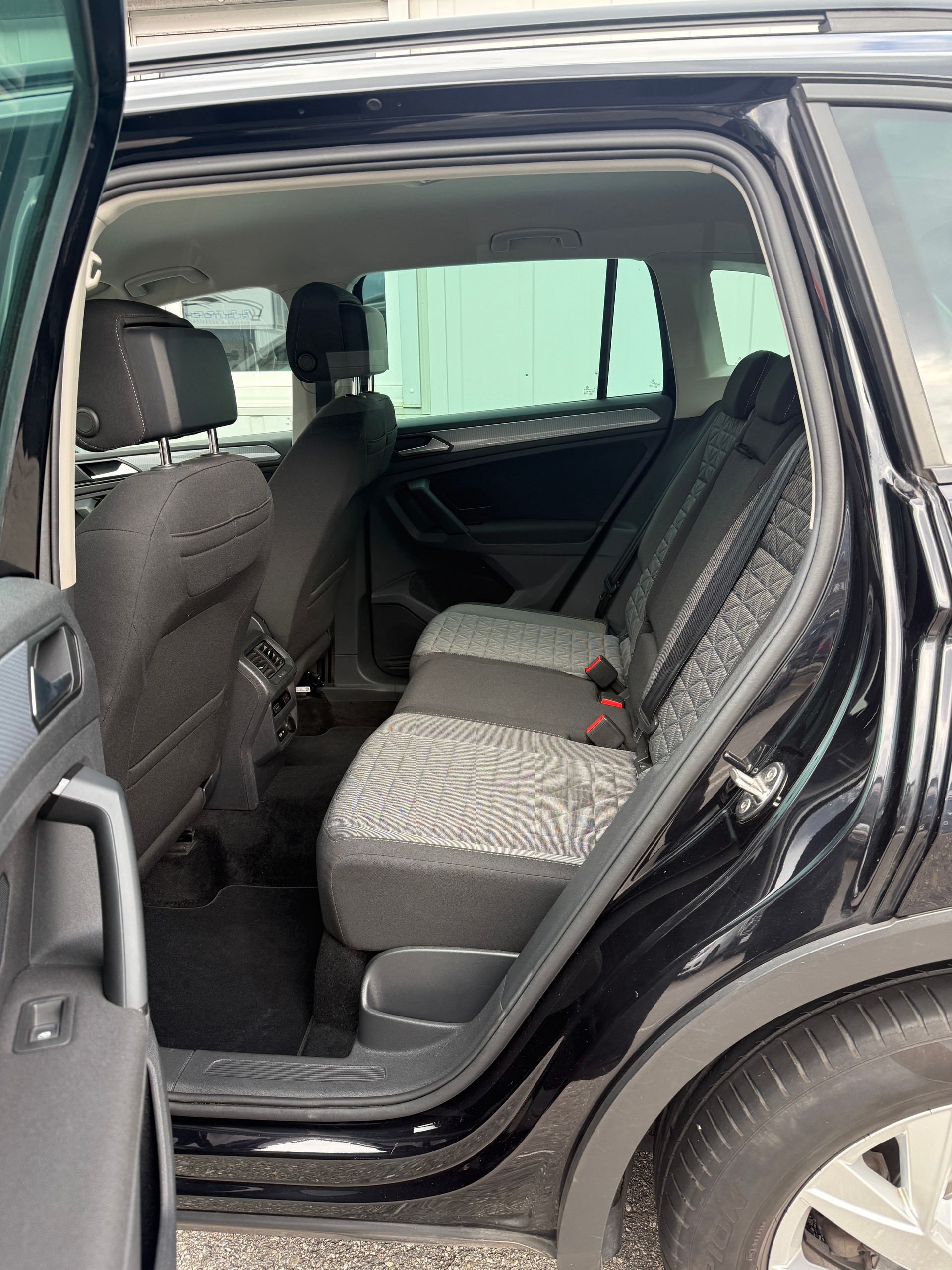 VW Tiguan 2.0TSI Life 4Motion DSG-image-12