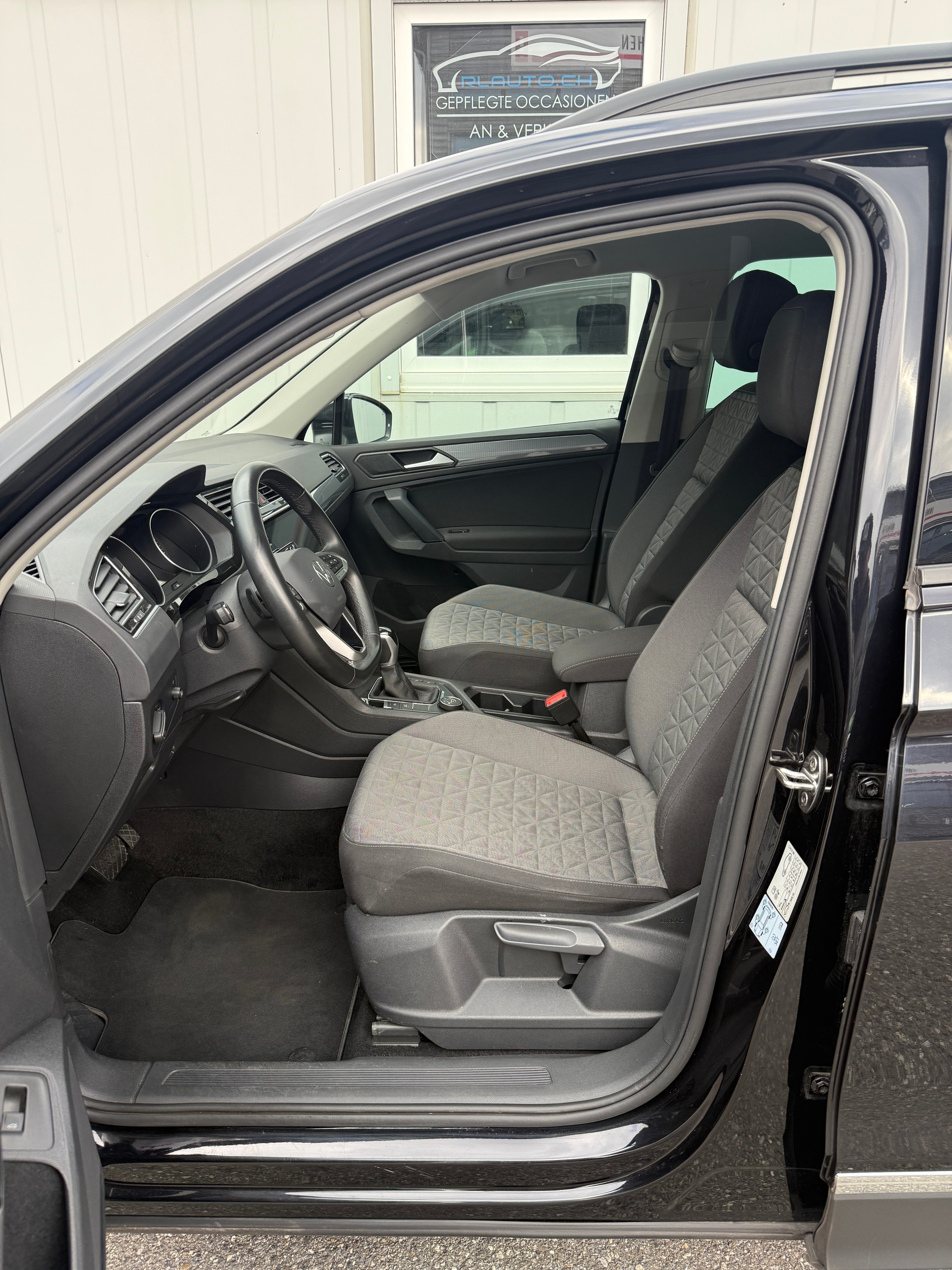 VW Tiguan 2.0TSI Life 4Motion DSG-image-11