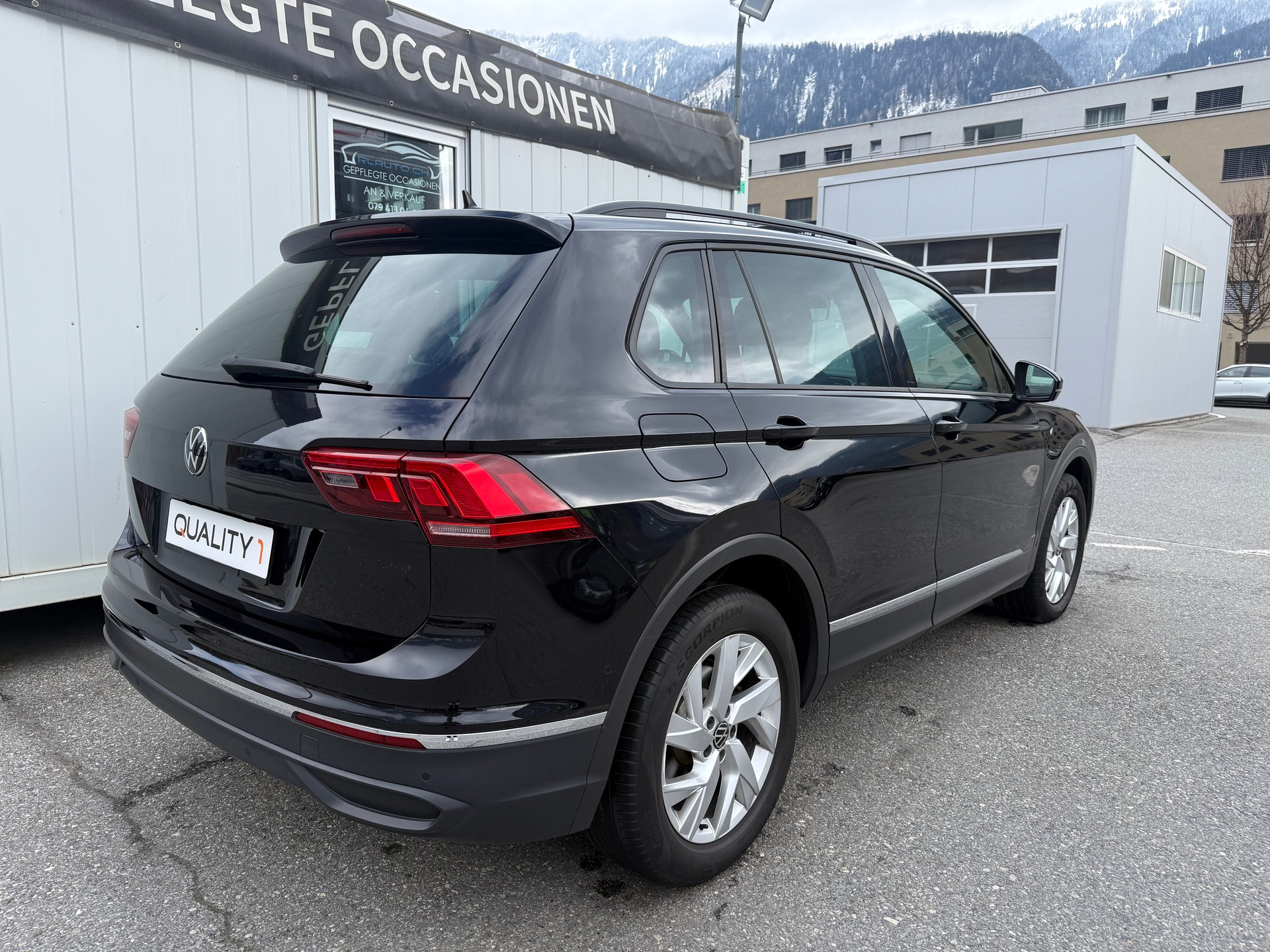 VW Tiguan 2.0TSI Life 4Motion DSG-image-2