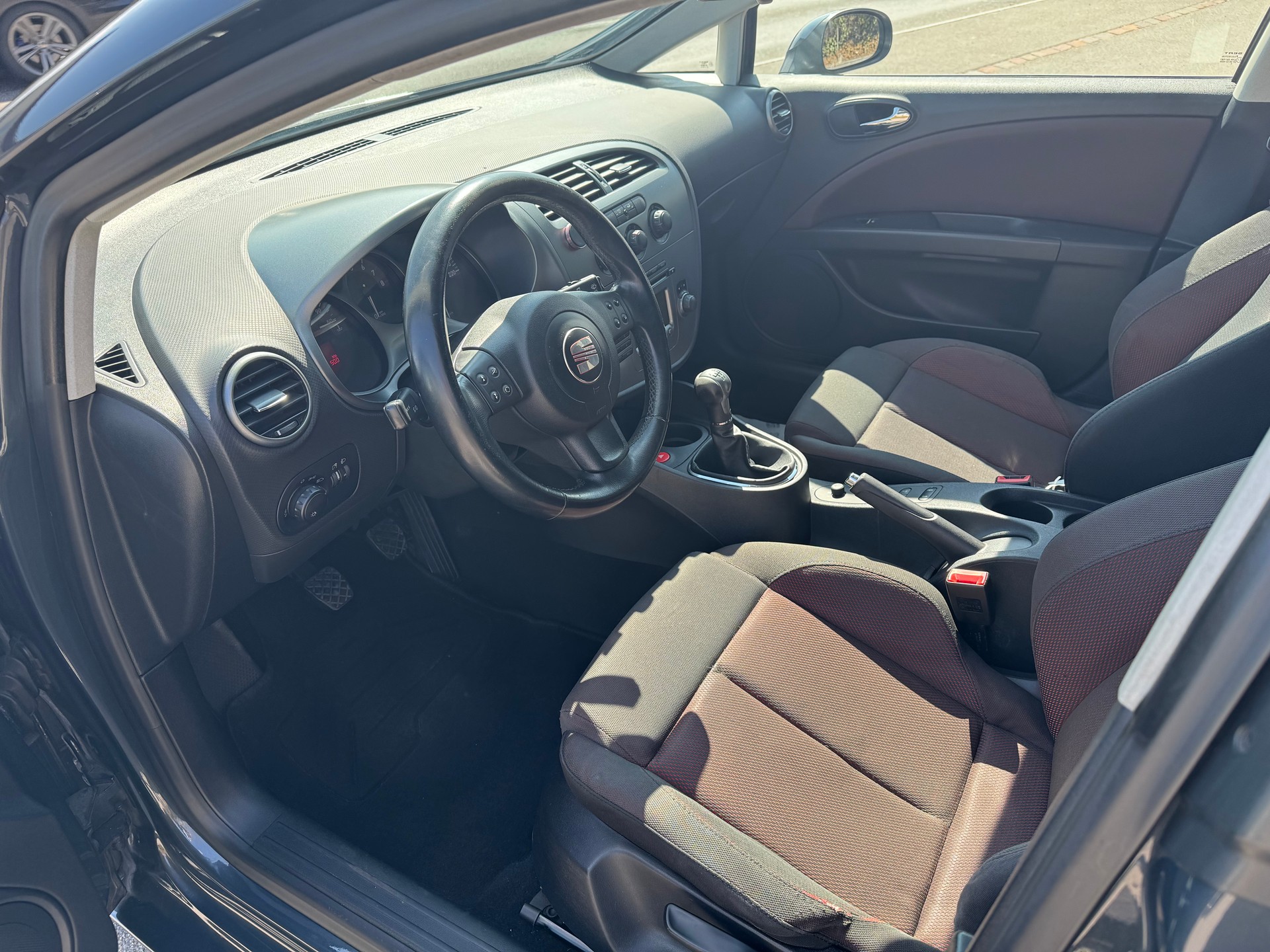 SEAT Leon 1.6 Reference-image-6