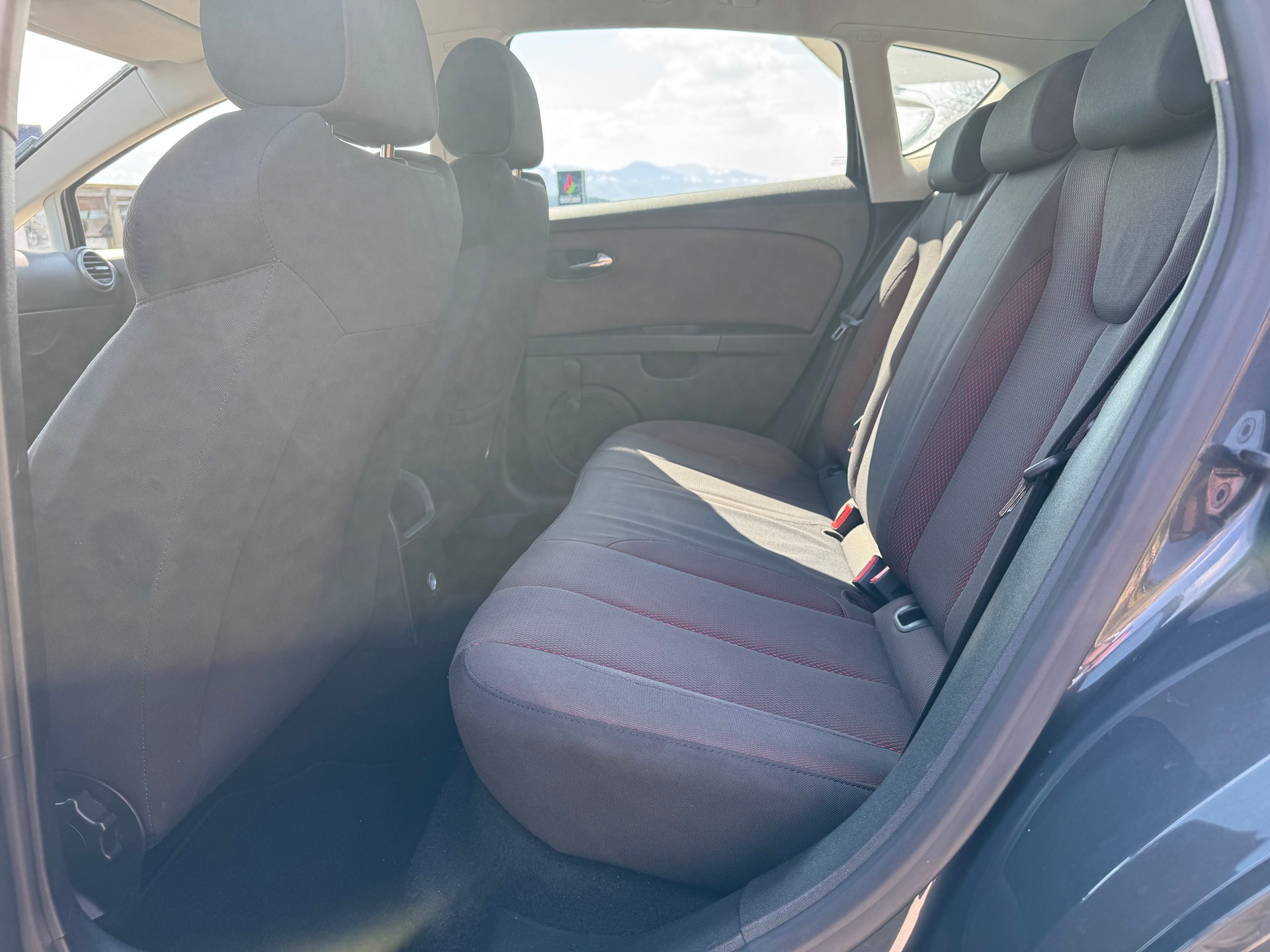 SEAT Leon 1.6 Reference-image-9