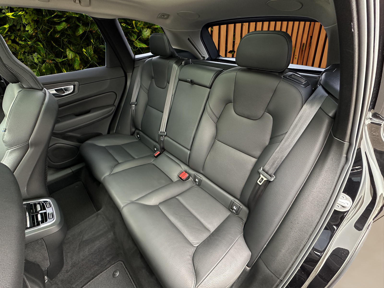 VOLVO XC60 2.0 B5 MH Inscription AWD-image-13