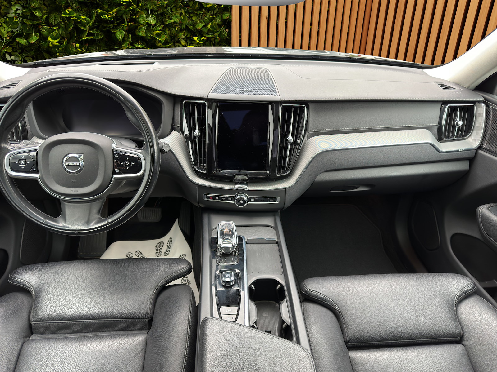 VOLVO XC60 2.0 B5 MH Inscription AWD-image-8