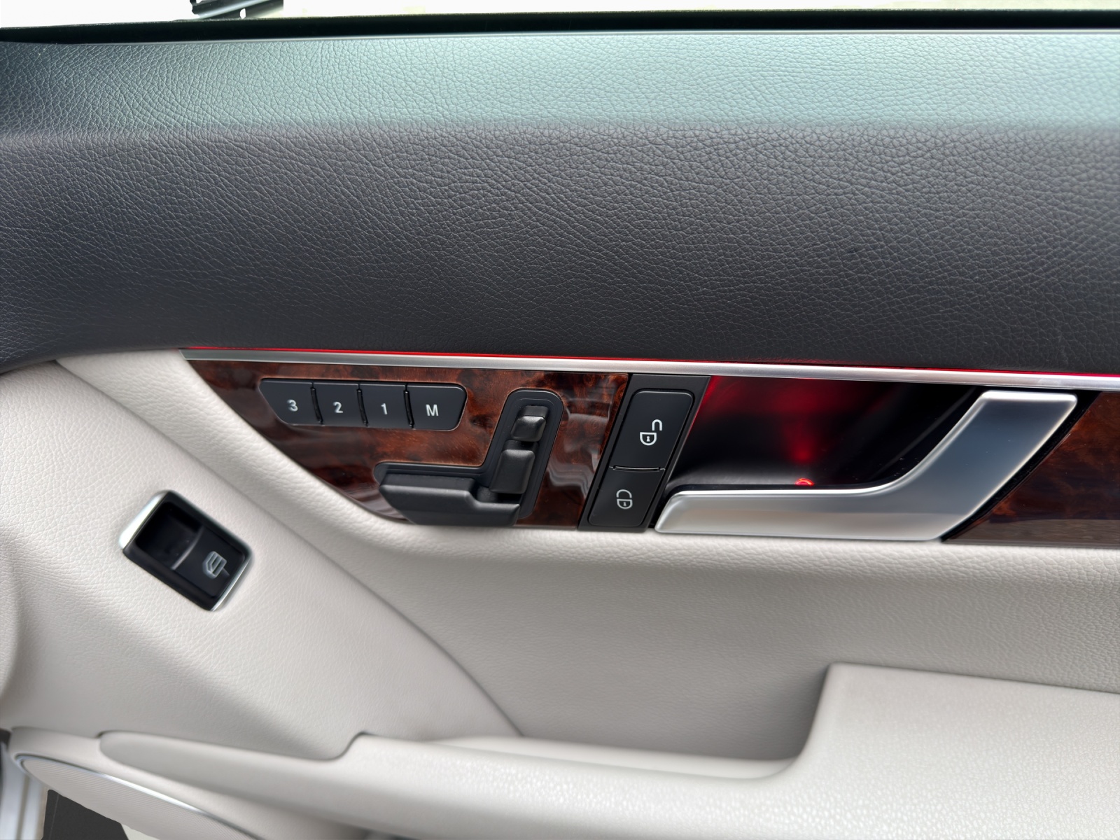 MERCEDES-BENZ C 250 Elégance 7G-Tronic-image-16
