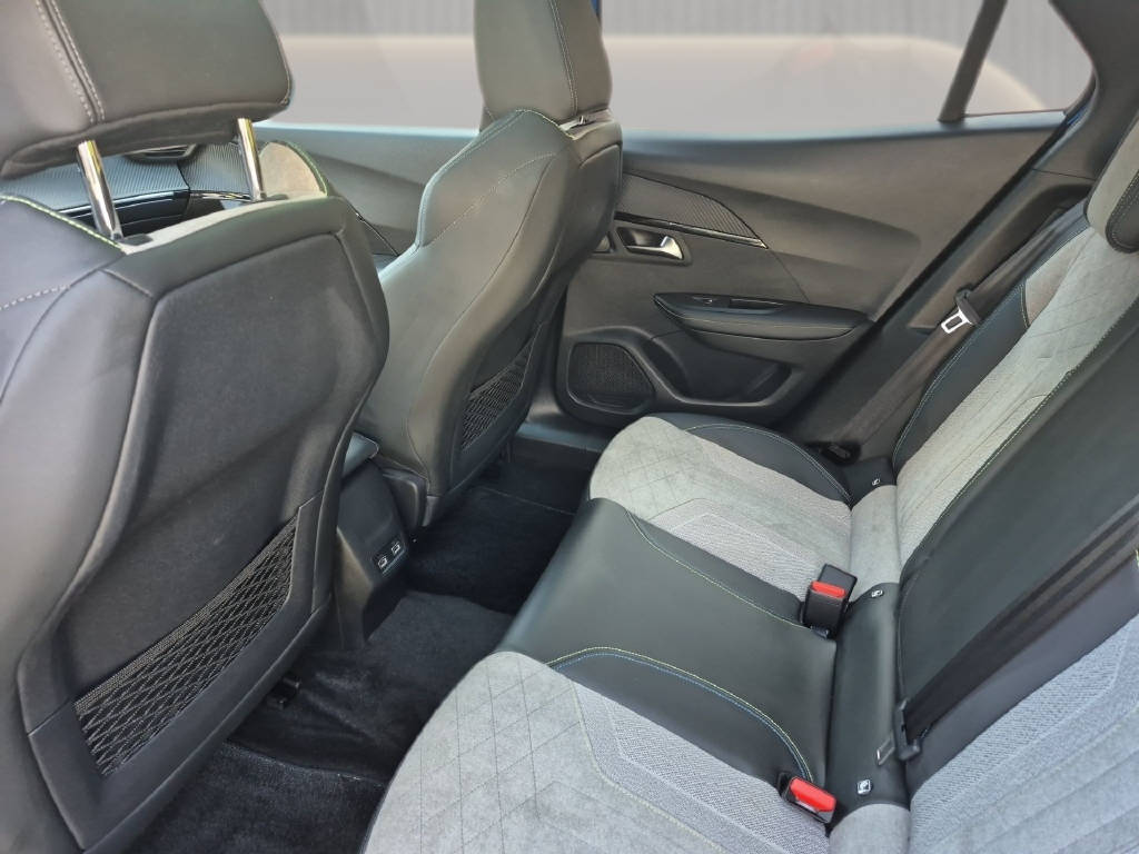 PEUGEOT 2008 Electrique 136 ch GT-image-10