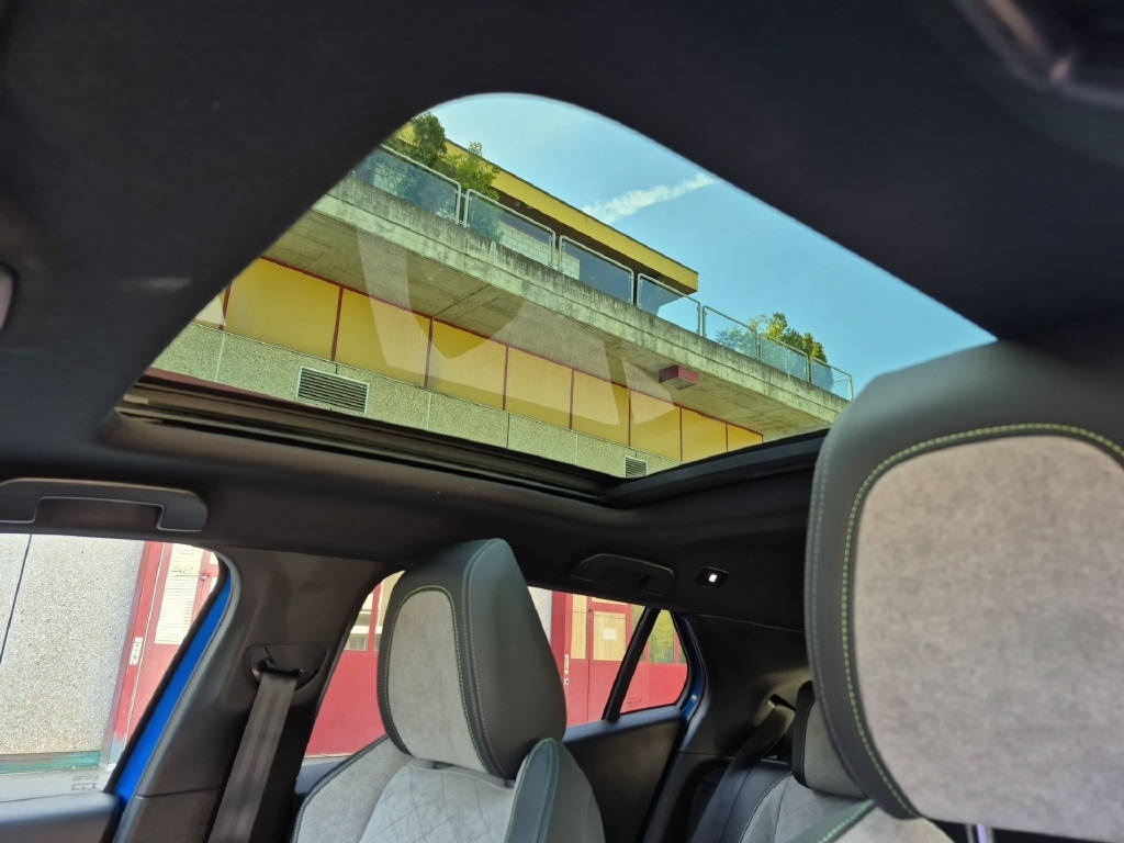 PEUGEOT 2008 Electrique 136 ch GT-image-14