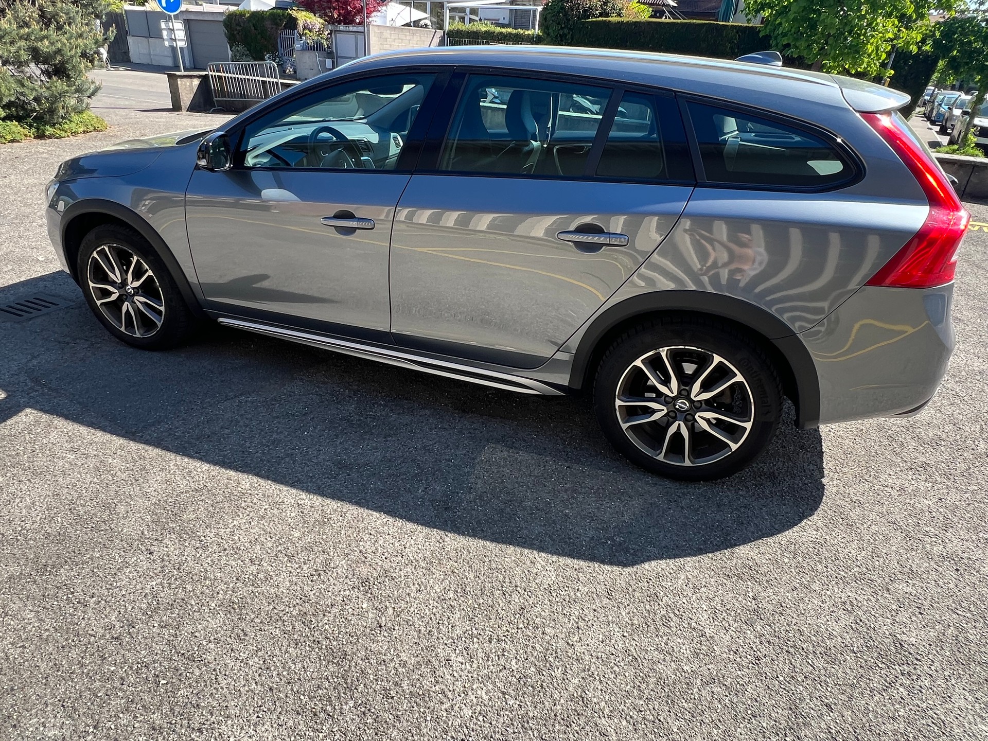 VOLVO V60 Cross Country D4 AWD Executive-image-2