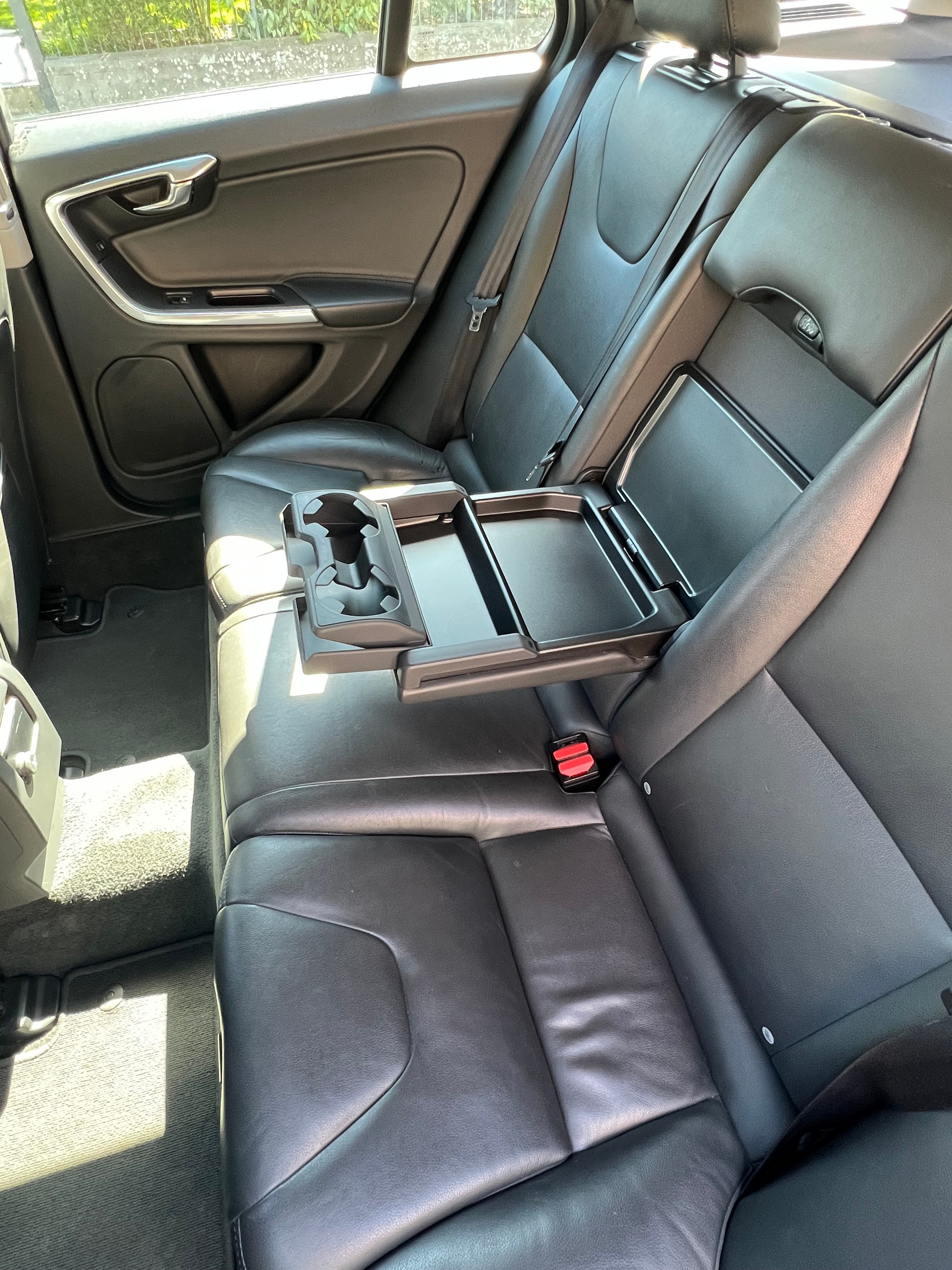 VOLVO V60 Cross Country D4 AWD Executive-image-14