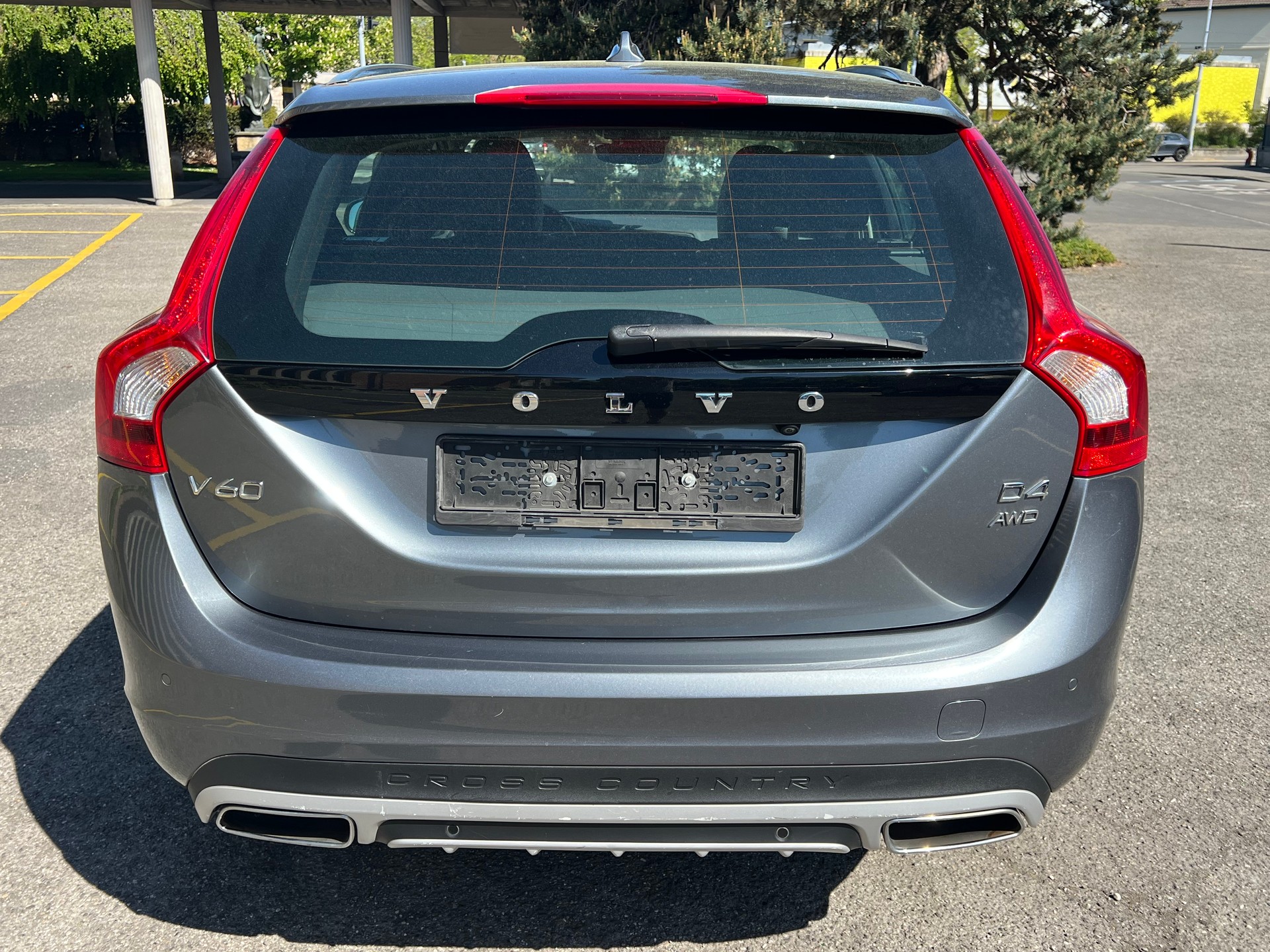 VOLVO V60 Cross Country D4 AWD Executive-image-5