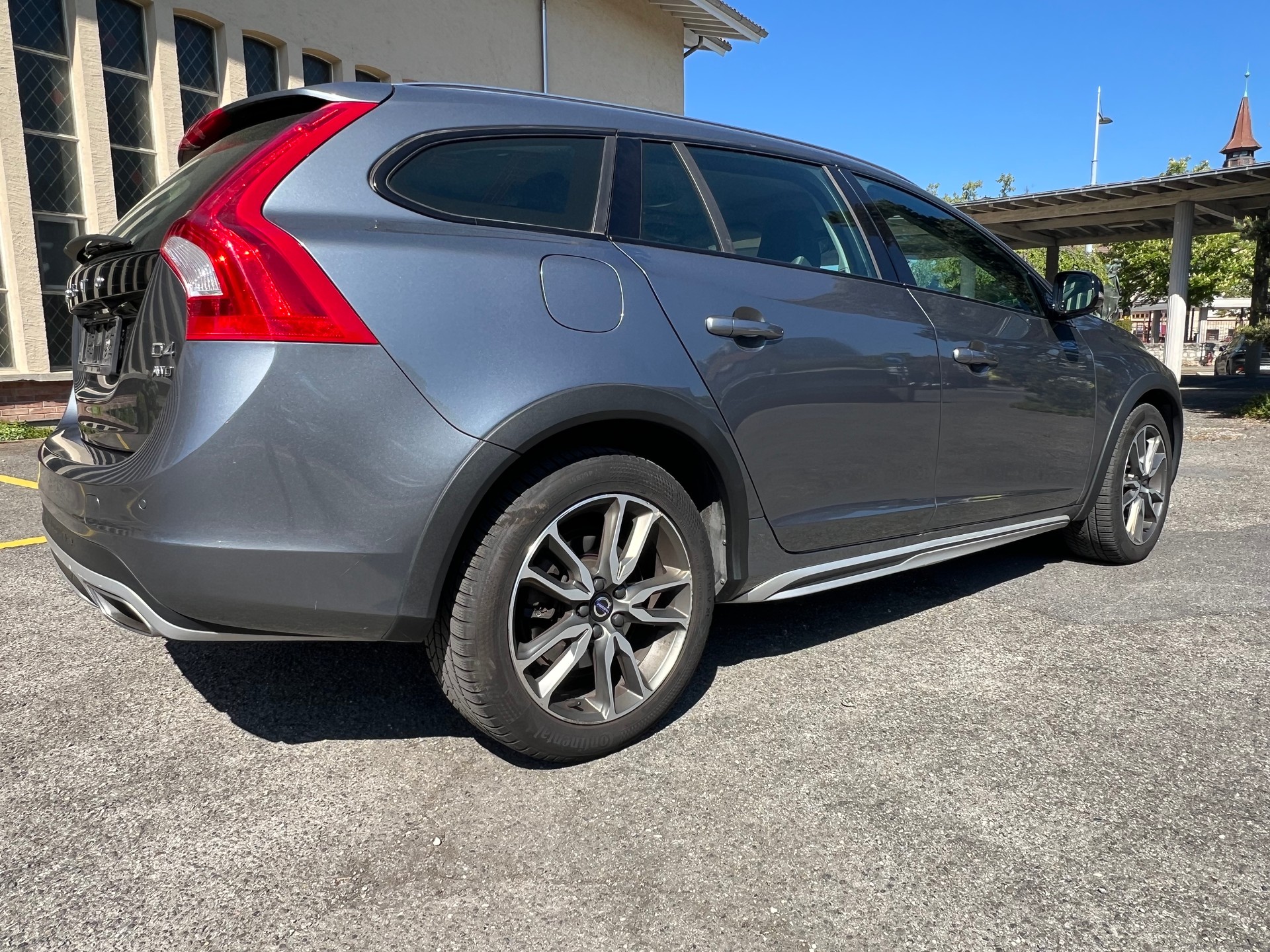 VOLVO V60 Cross Country D4 AWD Executive-image-4