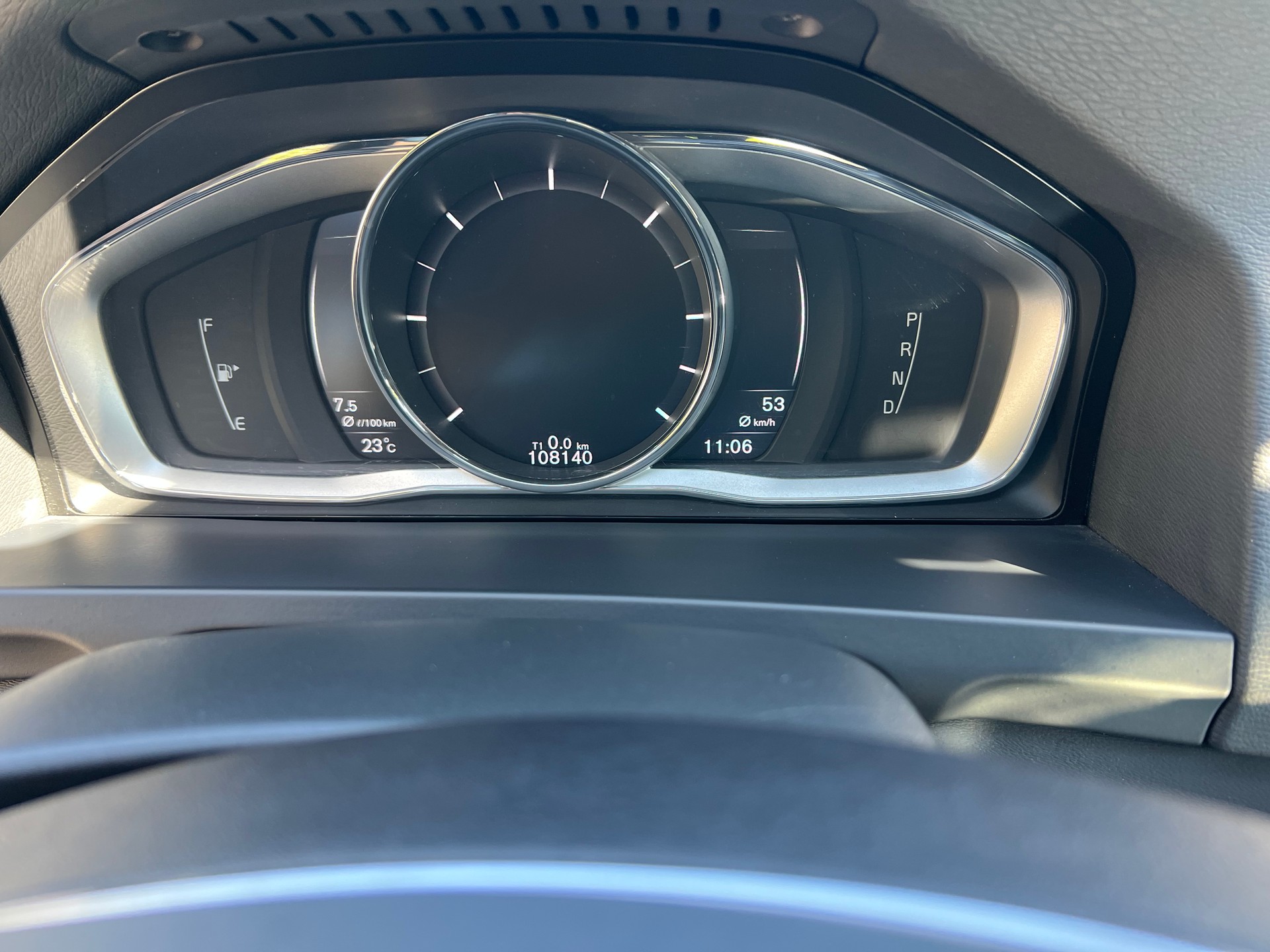 VOLVO V60 Cross Country D4 AWD Executive-image-9