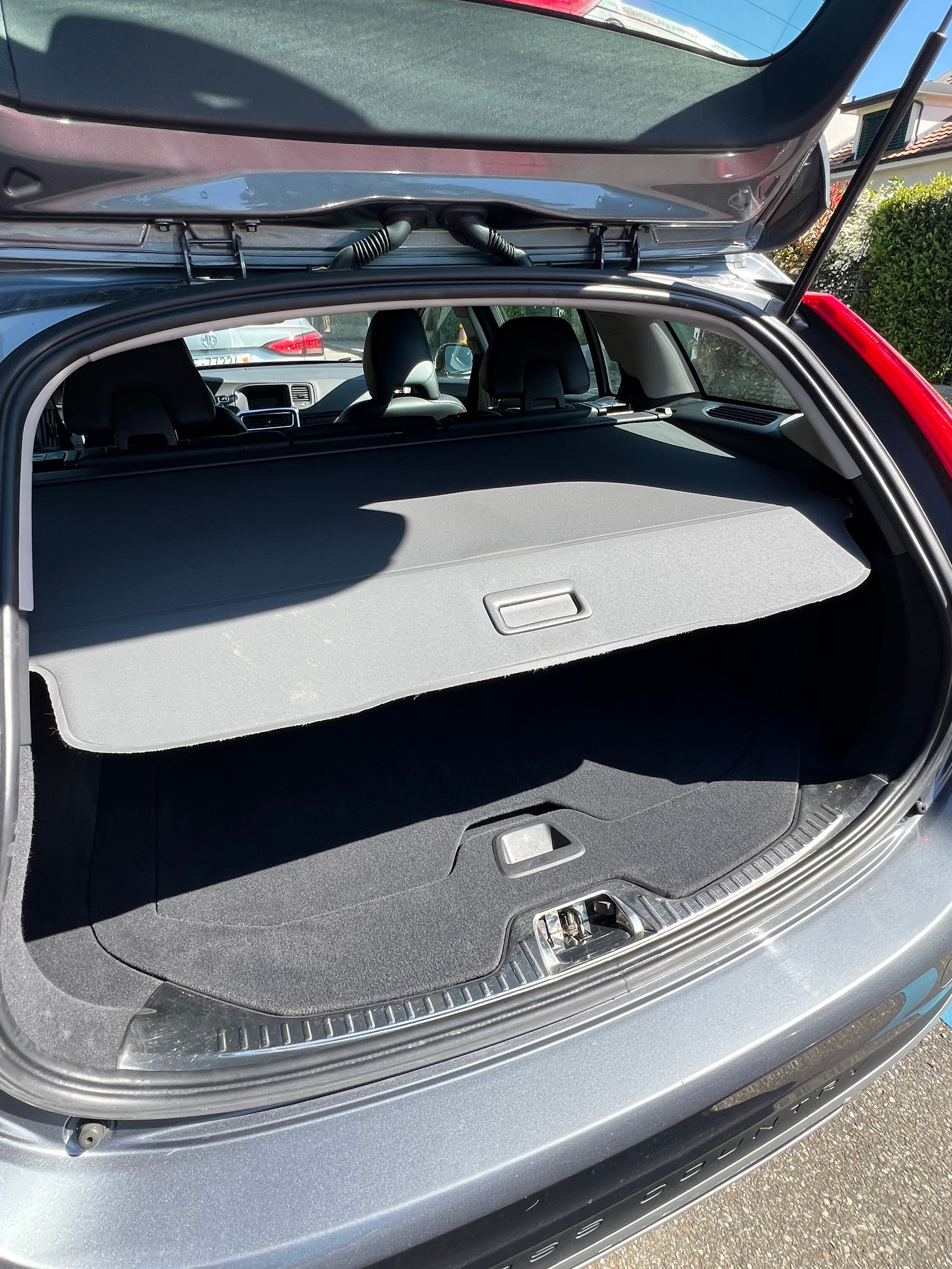 VOLVO V60 Cross Country D4 AWD Executive-image-18