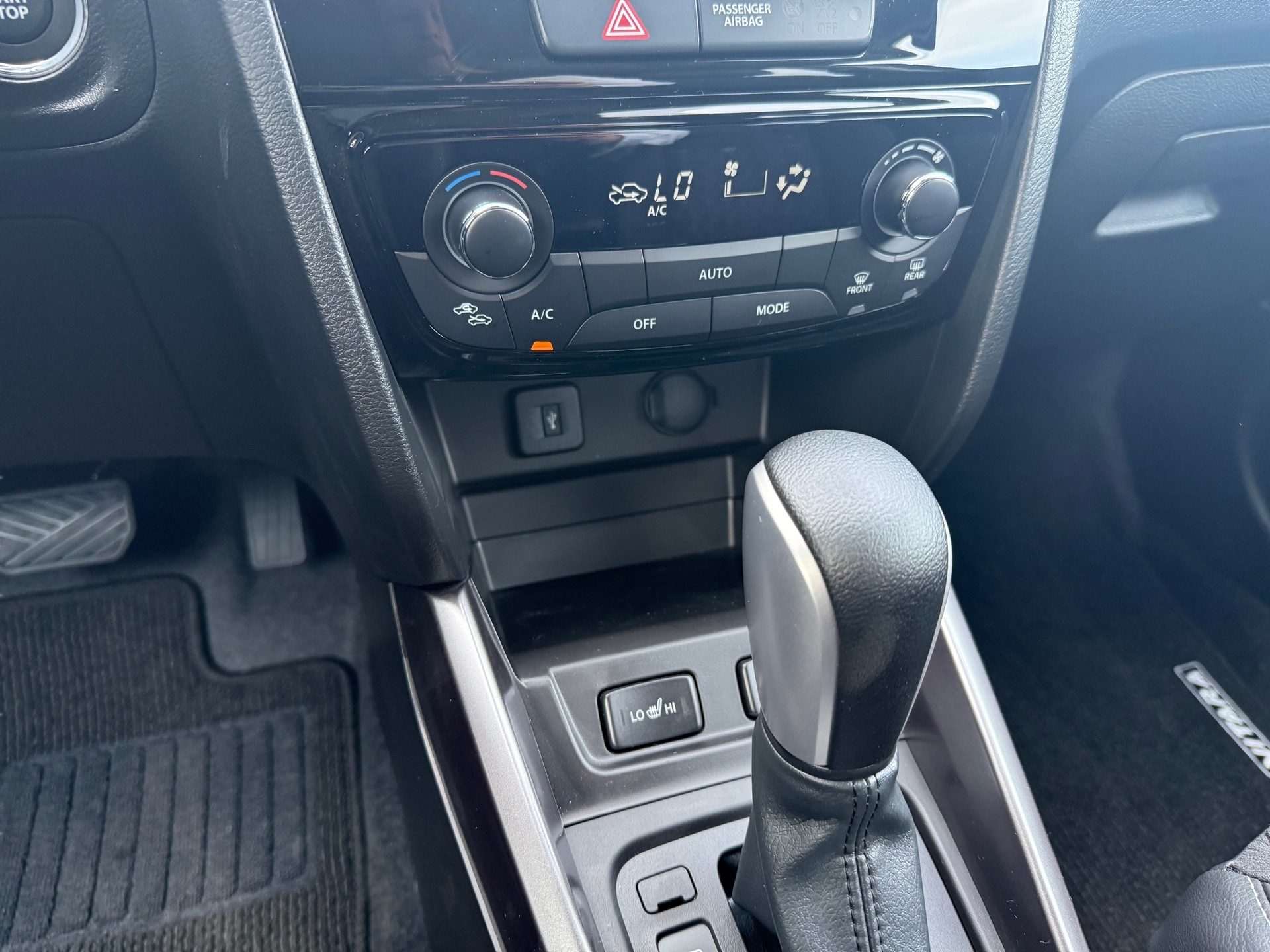SUZUKI Vitara 1.4 Boosterjet Compact + 4x4 Hybrid Automatic-image-14