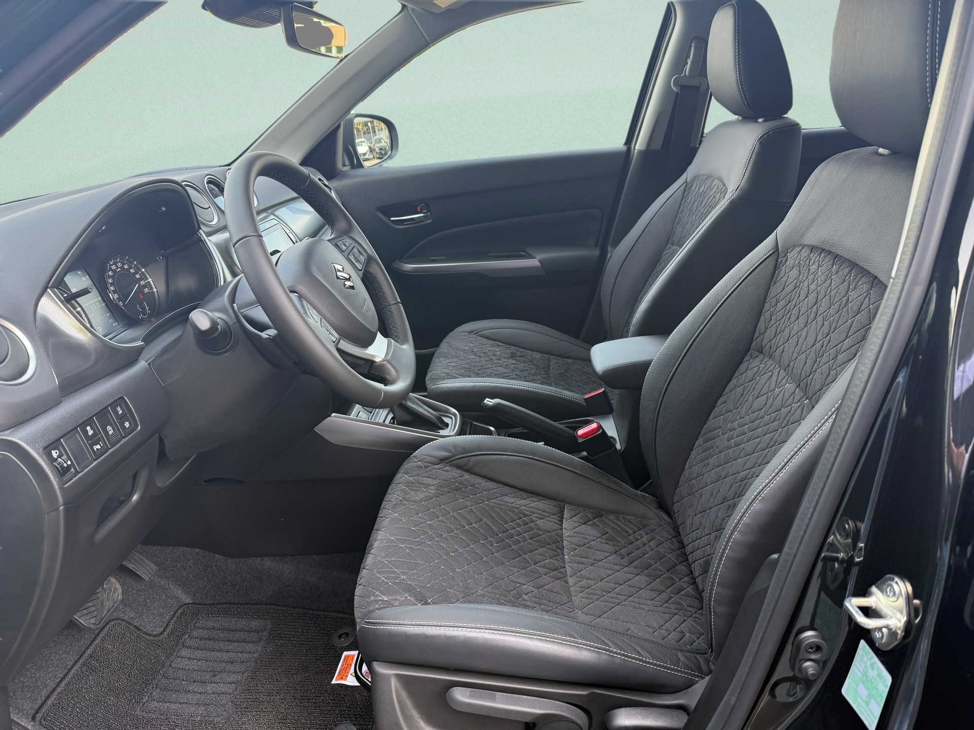 SUZUKI Vitara 1.4 Boosterjet Compact + 4x4 Hybrid Automatic-image-10
