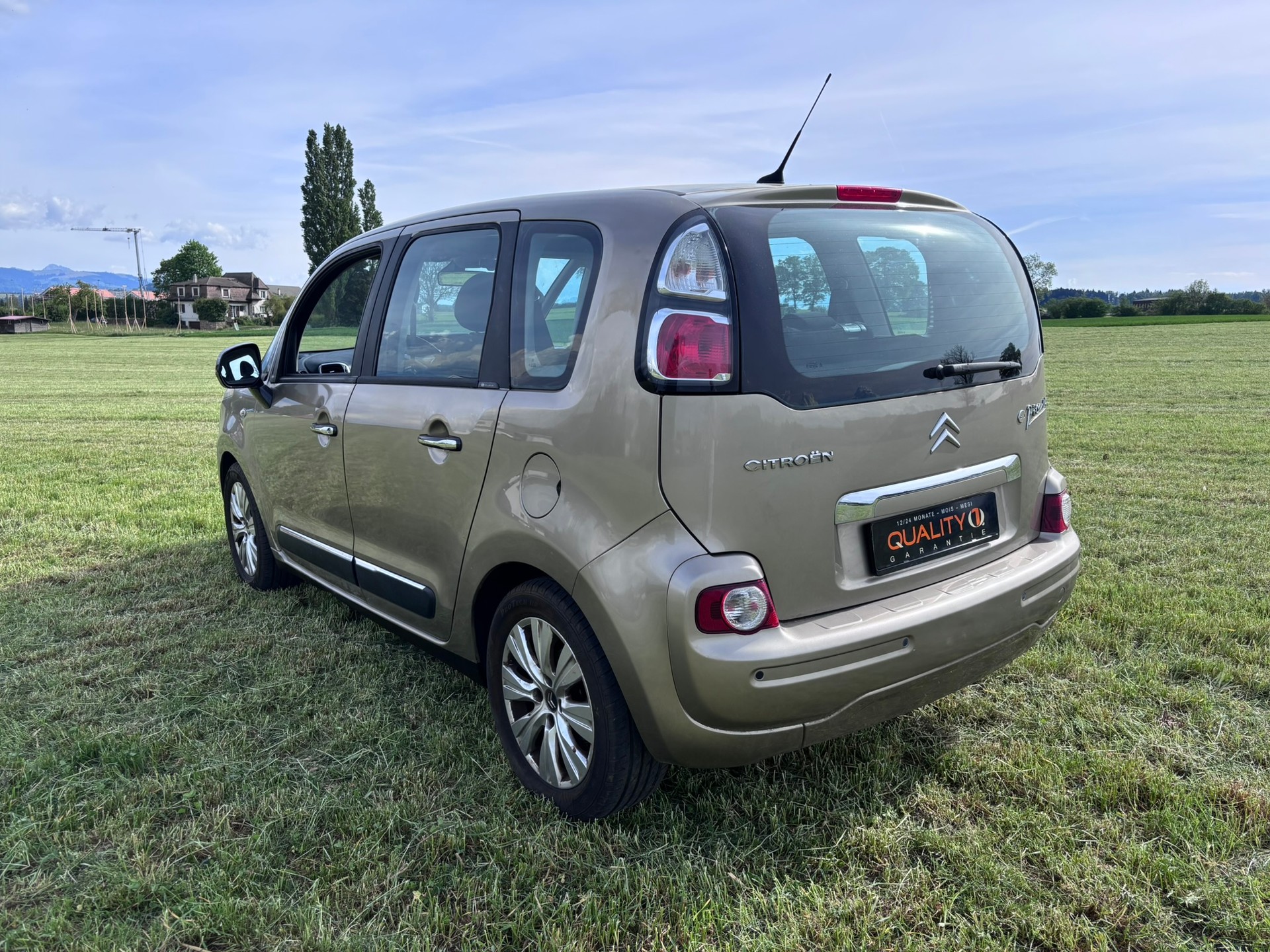 CITROEN C3 Picasso 1.4i 16V Exclusive-image-4
