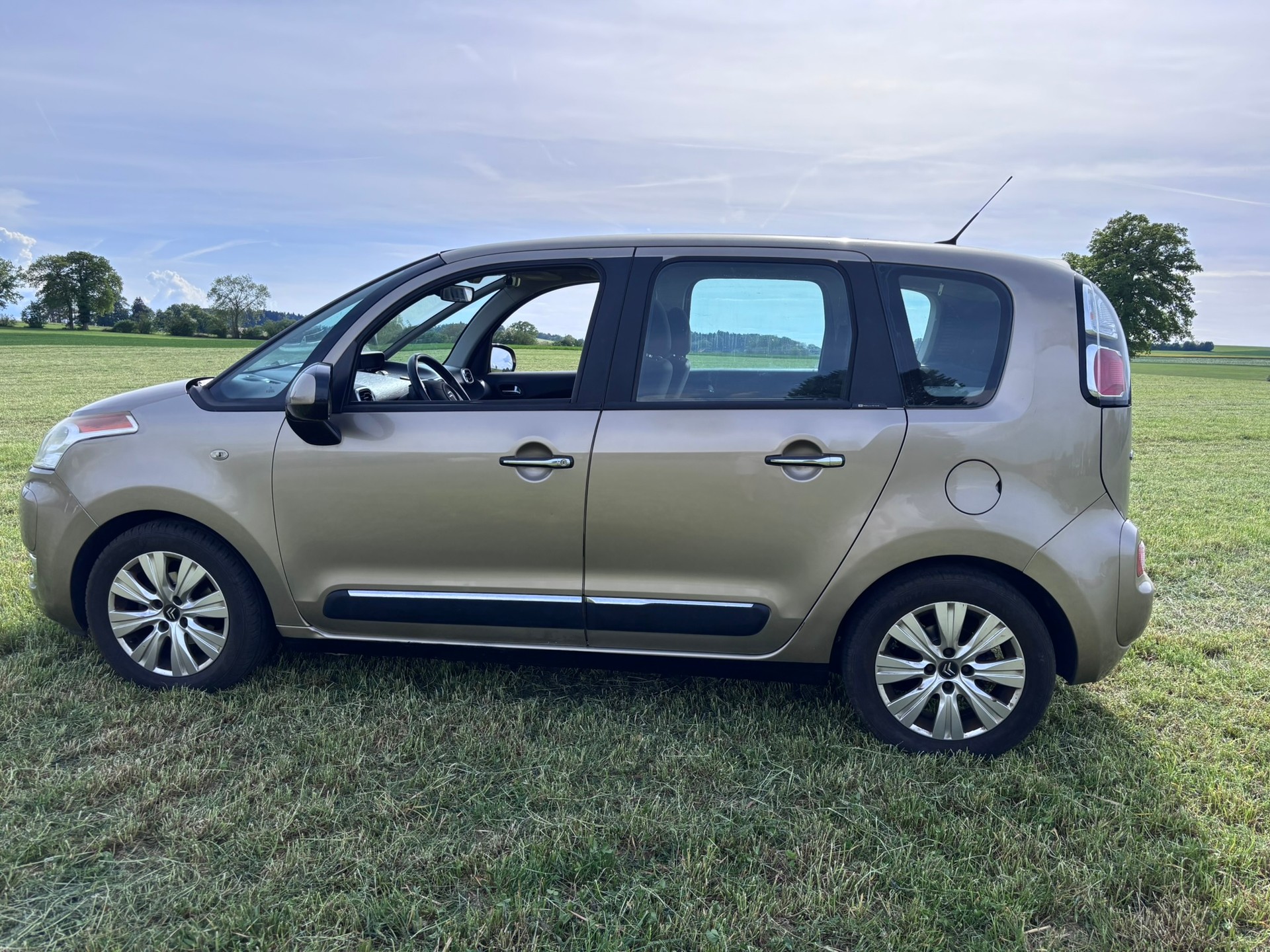 CITROEN C3 Picasso 1.4i 16V Exclusive-image-5