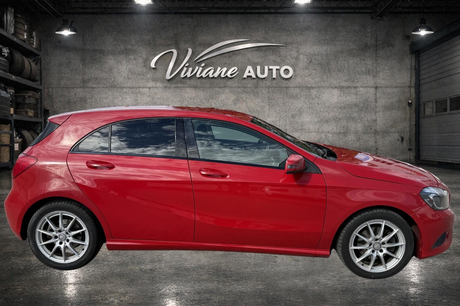 MERCEDES-BENZ A 180 Urban 7G-DCT-showroom-element-2