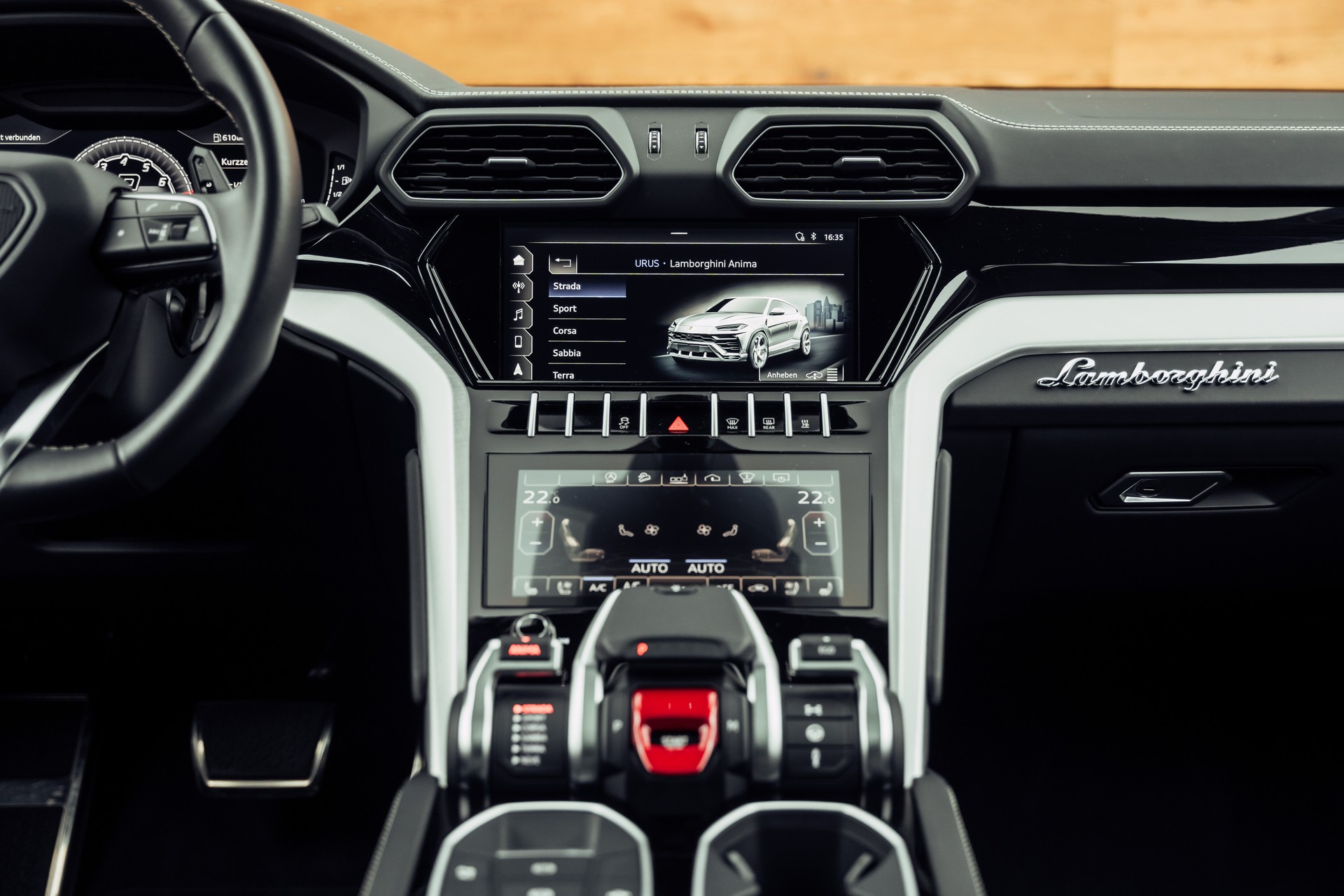 LAMBORGHINI Urus E-Gear Bianco Monocerus-image-15