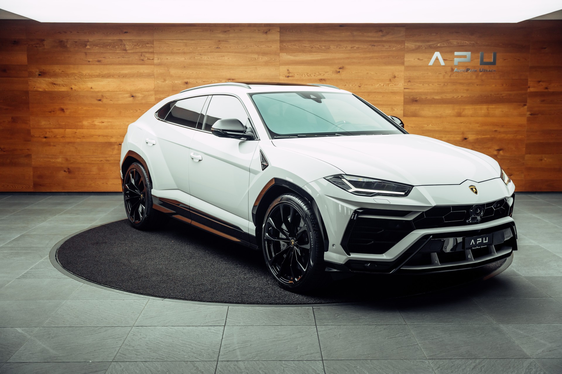 LAMBORGHINI Urus E-Gear Bianco Monocerus-image-0