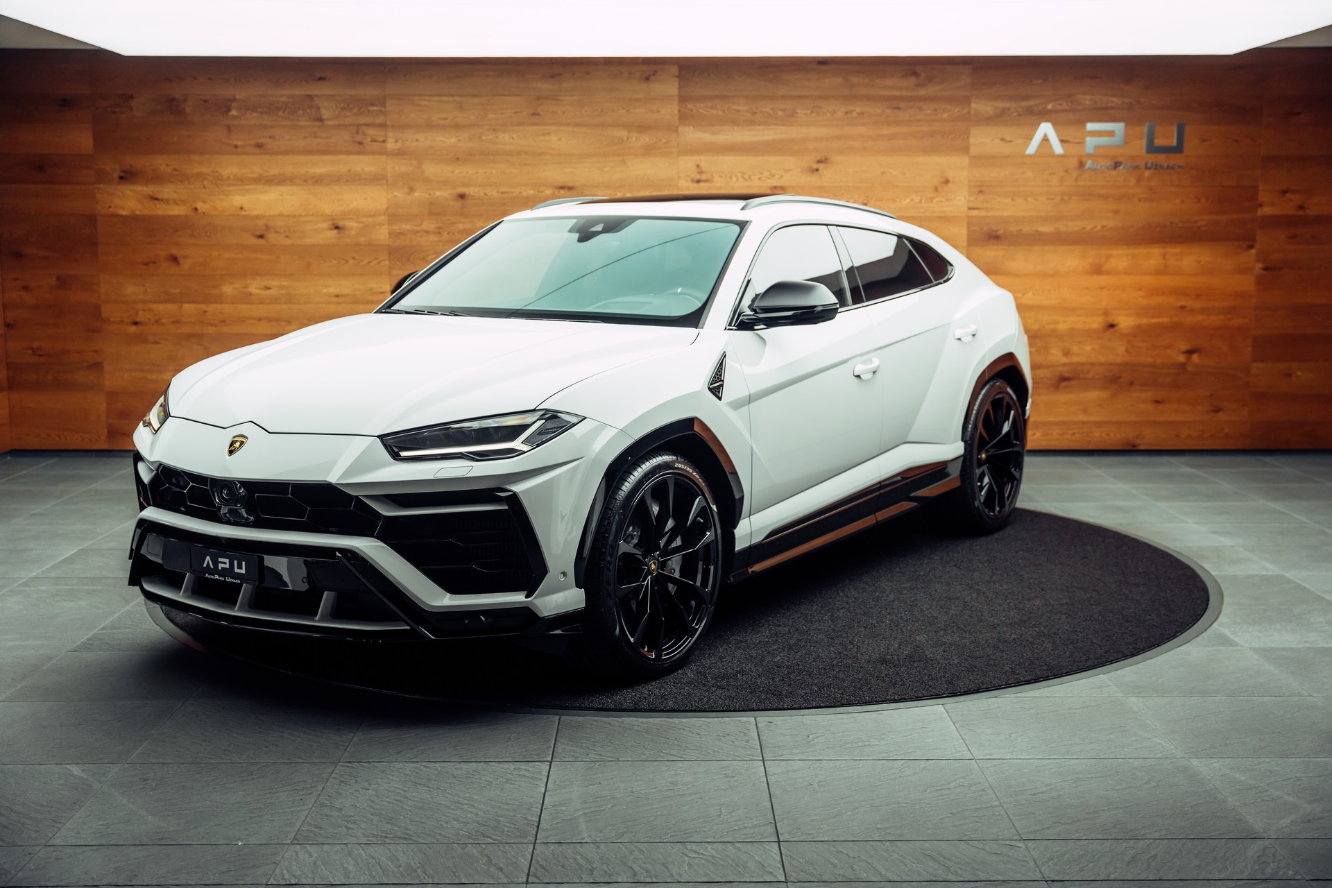 LAMBORGHINI Urus E-Gear Bianco Monocerus-image-3