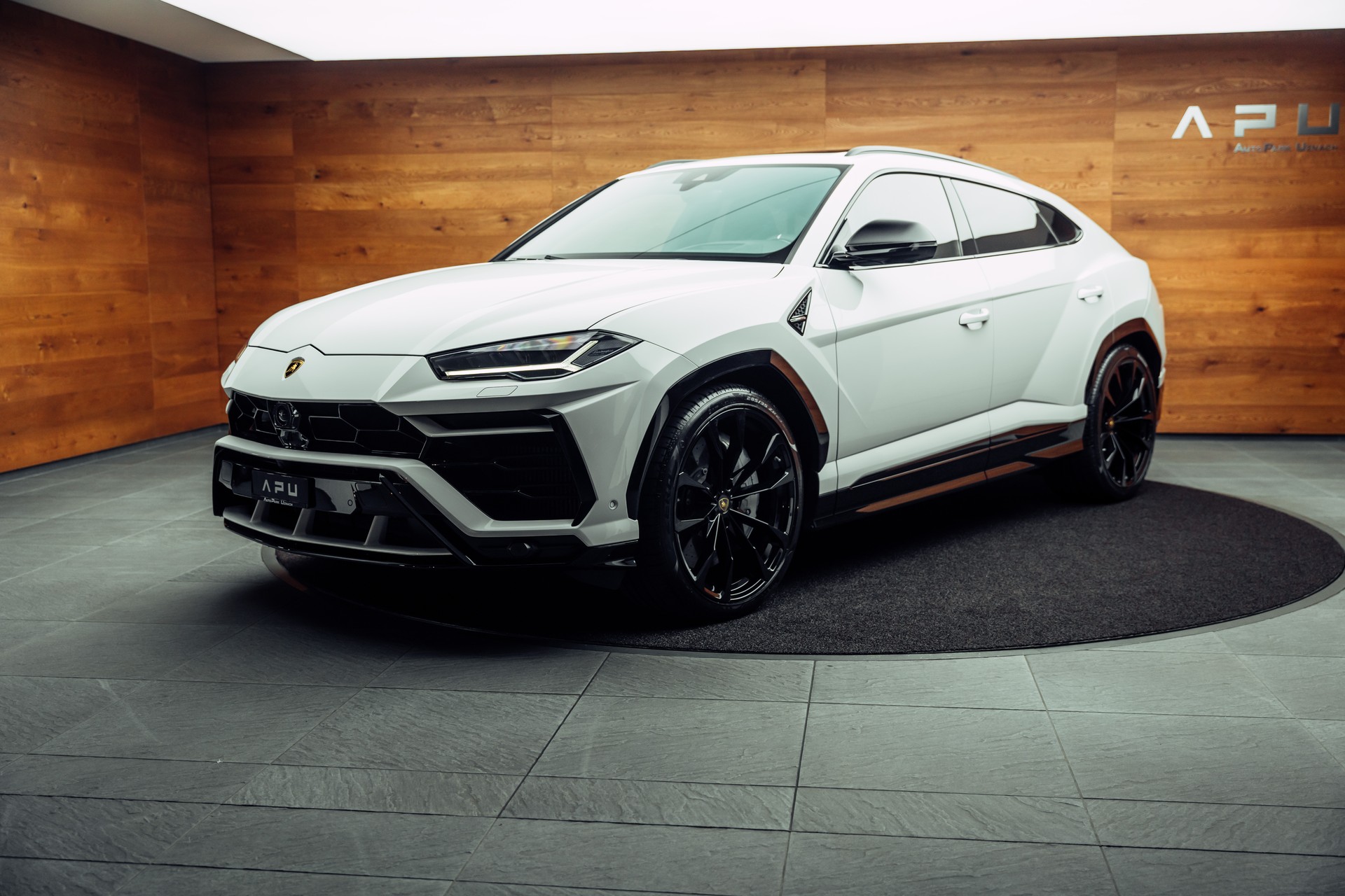 LAMBORGHINI Urus E-Gear Bianco Monocerus-image-24