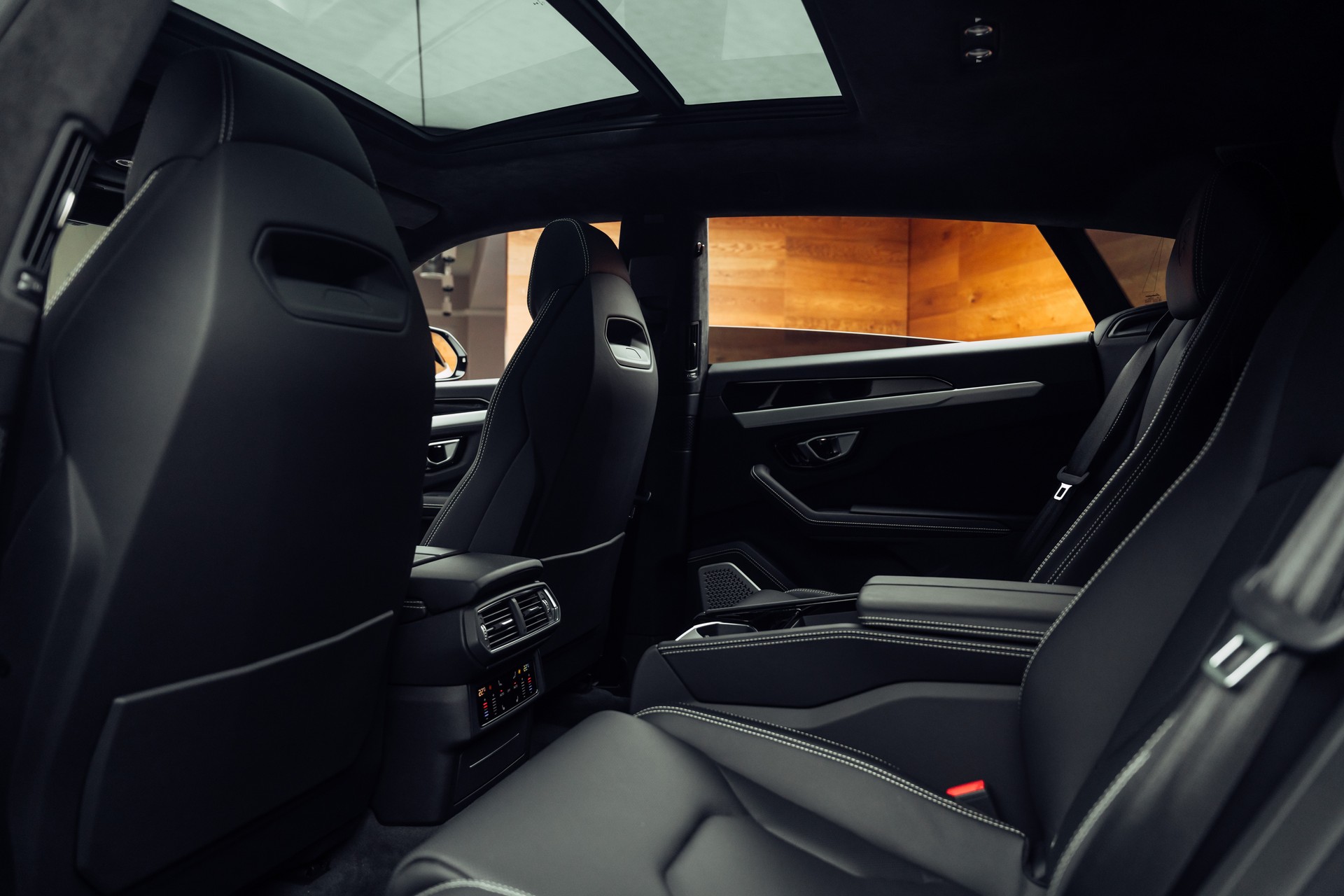 LAMBORGHINI Urus E-Gear Bianco Monocerus-image-9