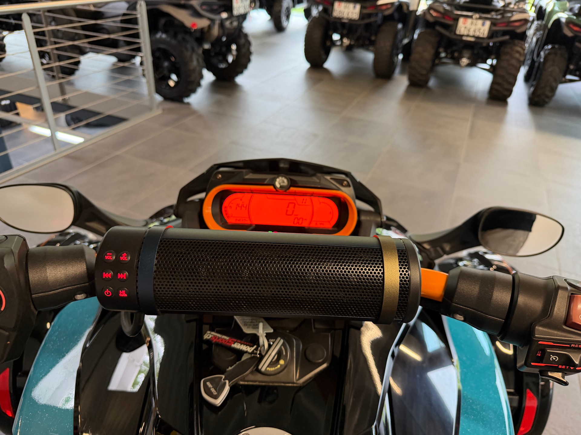 CAN-AM Spyder F3-S SE6-showroom-element-3