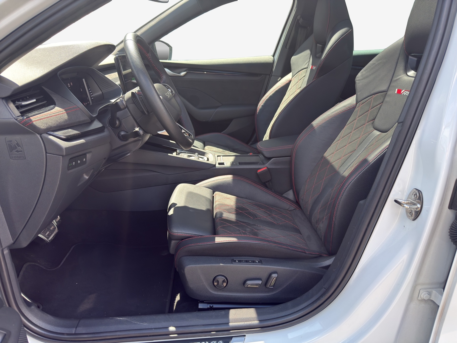 SKODA Octavia Combi 2.0 TSI DSG RS-image-7