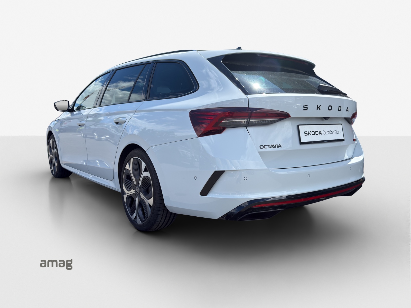 SKODA Octavia Combi 2.0 TSI DSG RS-image-2