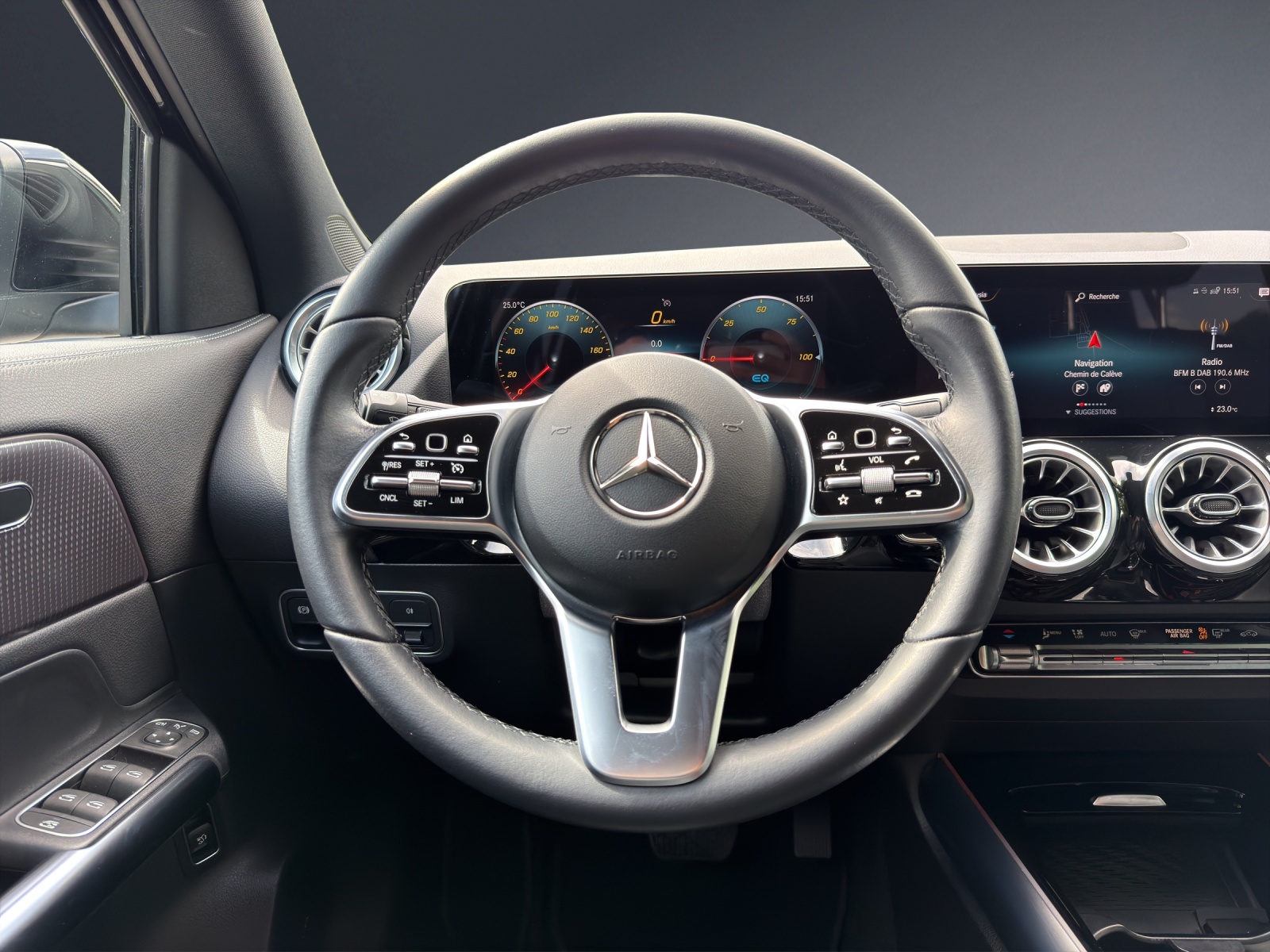 MERCEDES-BENZ EQA 250-image-14