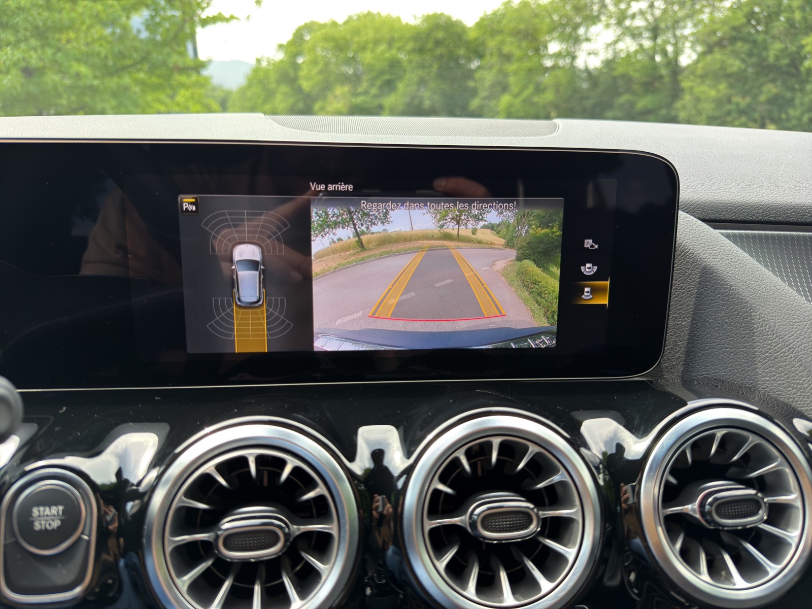 MERCEDES-BENZ EQA 250-image-16