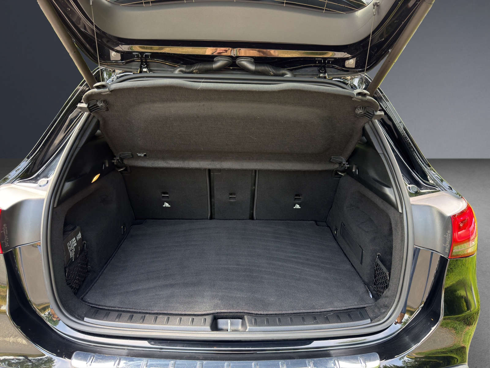 MERCEDES-BENZ EQA 250-image-11