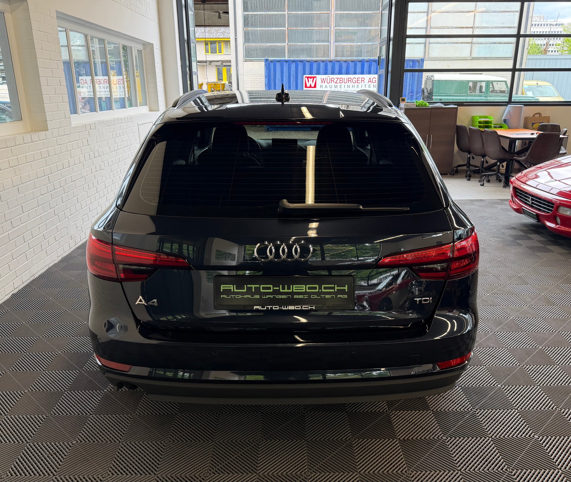 AUDI A4 Avant 2.0 TDI S-tronic-showroom-element-3